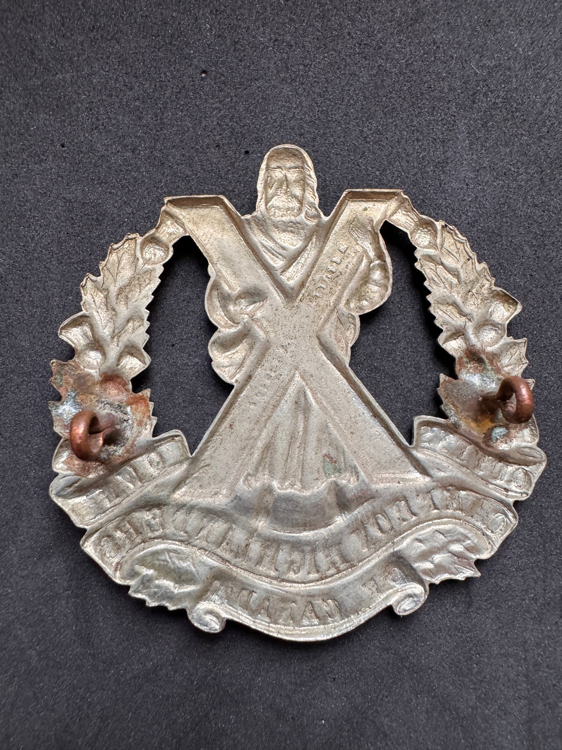 Photo 2 of WW2 Canadian Army Queen's Own Cameron Highlanders of Canada Cap Badge - collectible militaria item
