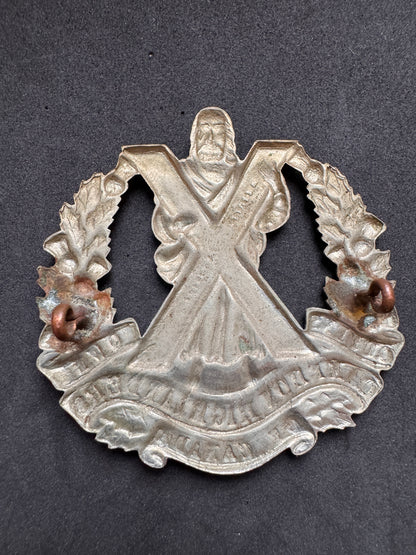 Photo 2 of WW2 Canadian Army Queen's Own Cameron Highlanders of Canada Cap Badge - collectible militaria item