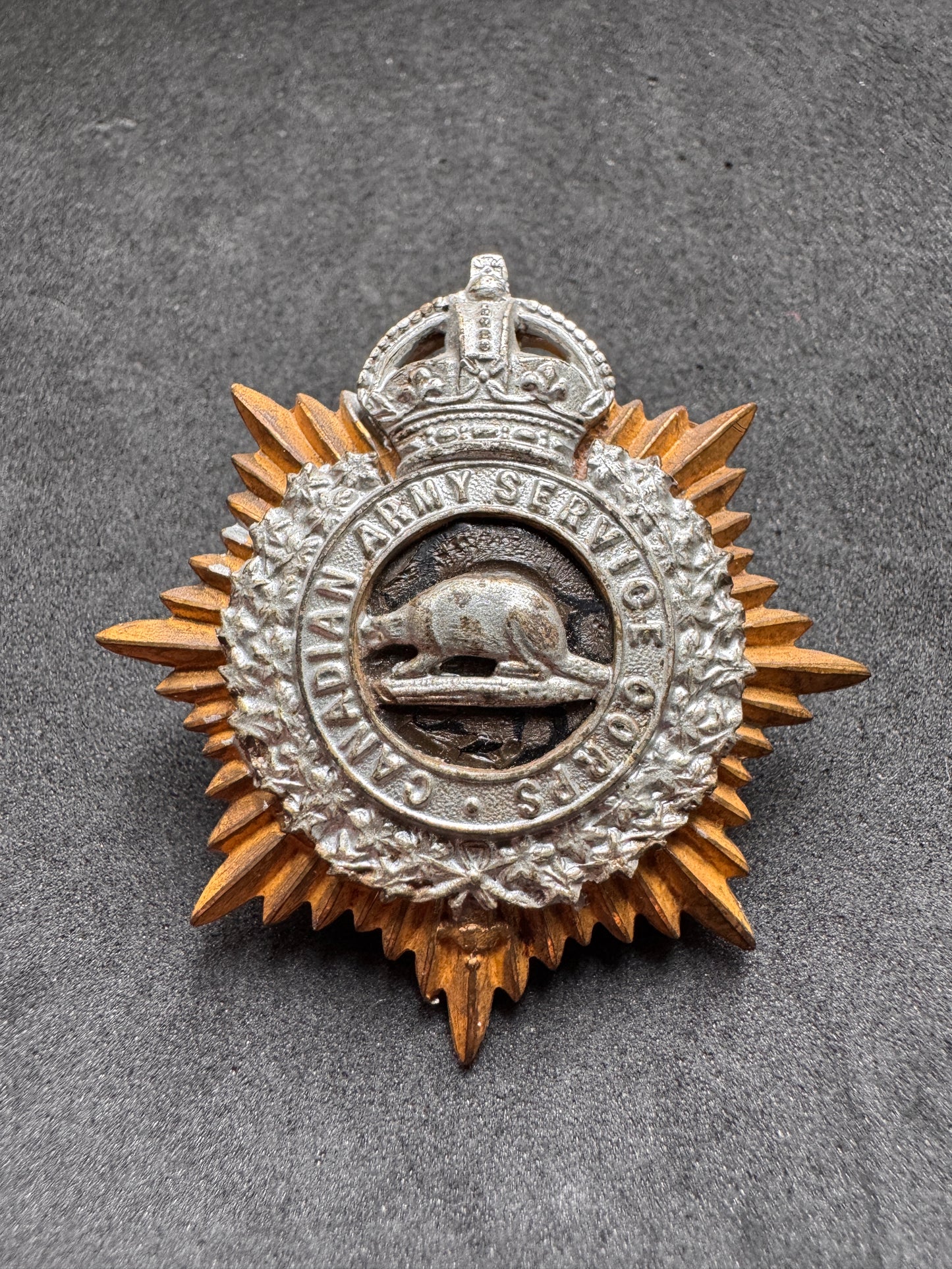 Photo 1 of WW1 Canadian Army Service Corps Officer's Cap Badge - collectible militaria item