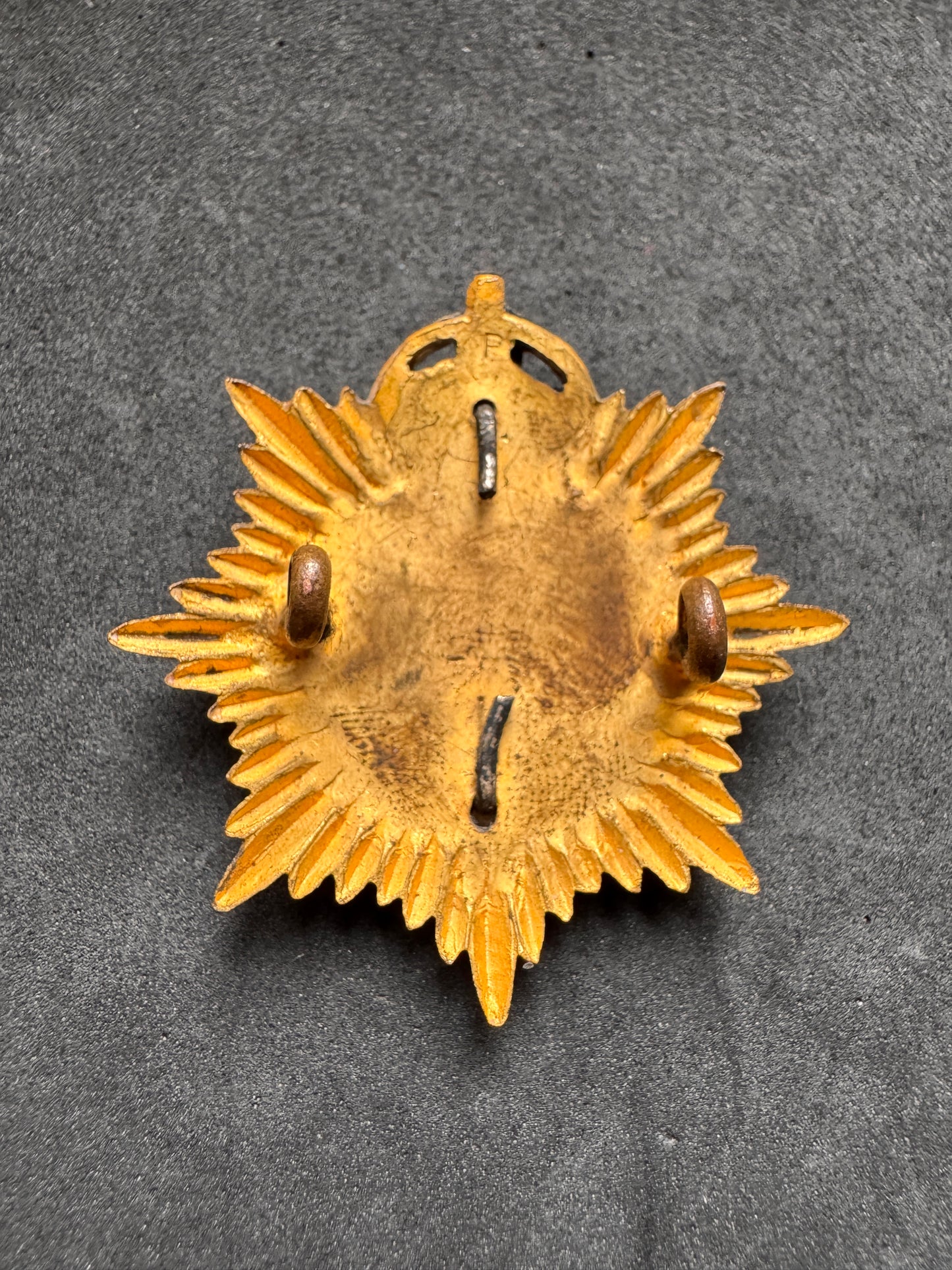 Photo 2 of WW1 Canadian Army Service Corps Officer's Cap Badge - collectible militaria item