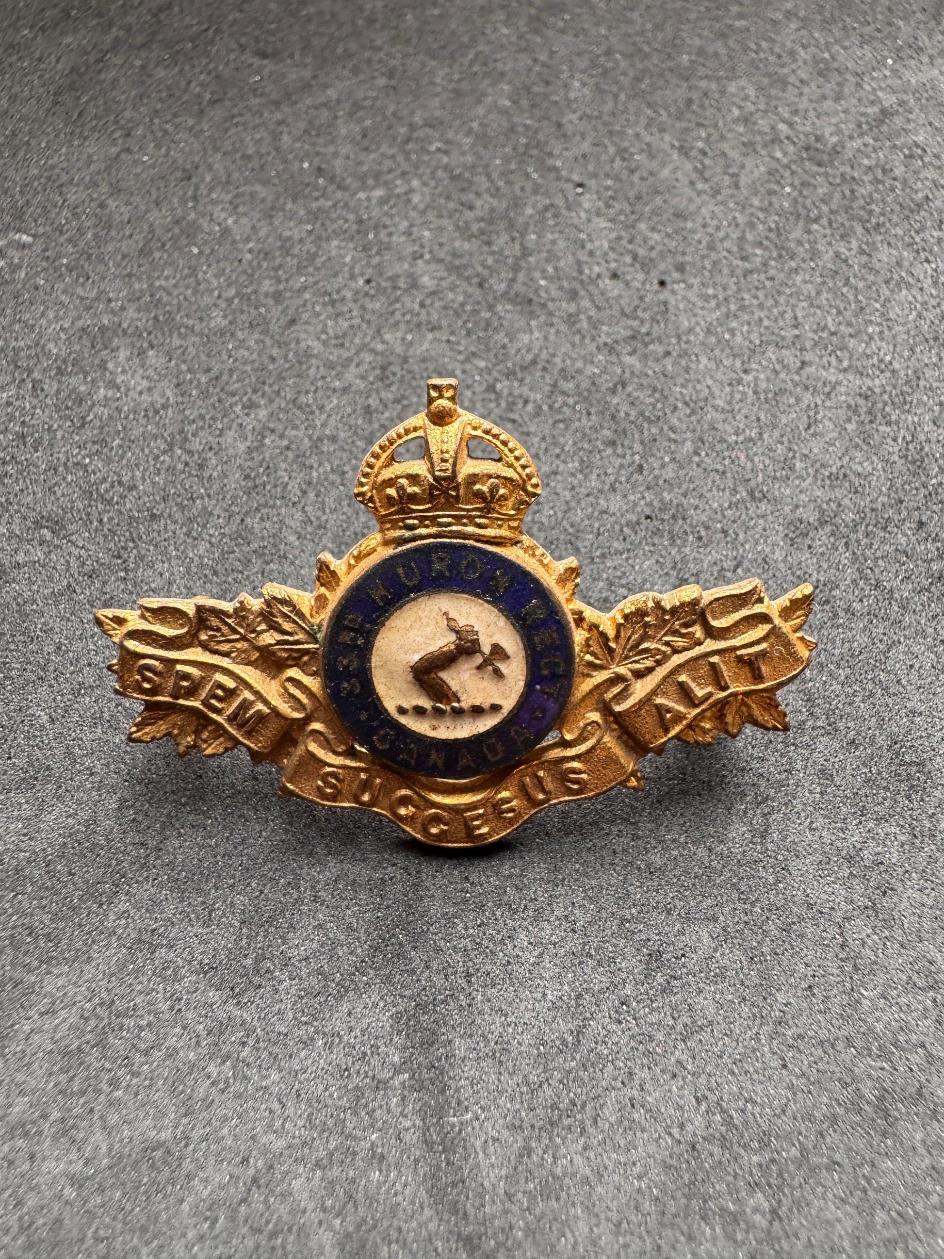 Photo 1 of WW1 Canadian Army 33rd Huron Regiment Officer's Uniform Collar Badge - collectible militaria item