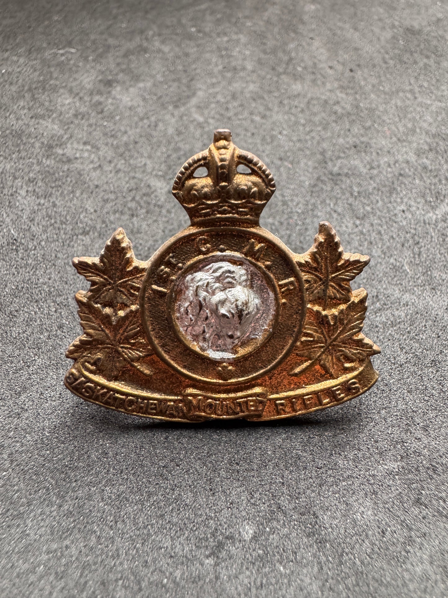 Photo 1 of WW1 1st Canadian (Saskatchewan) Mounted Rifles (1CMR) Collar Badge - collectible militaria item