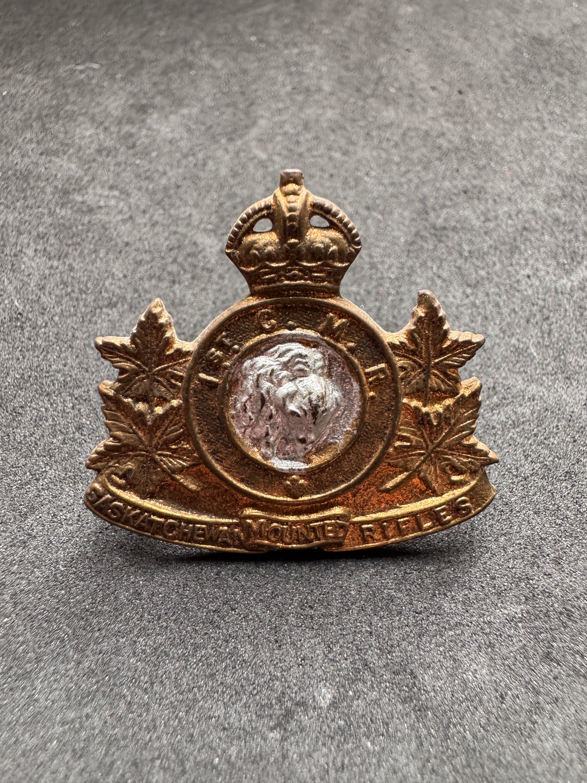 Photo 1 of WW1 1st Canadian (Saskatchewan) Mounted Rifles (1CMR) Collar Badge - collectible militaria item