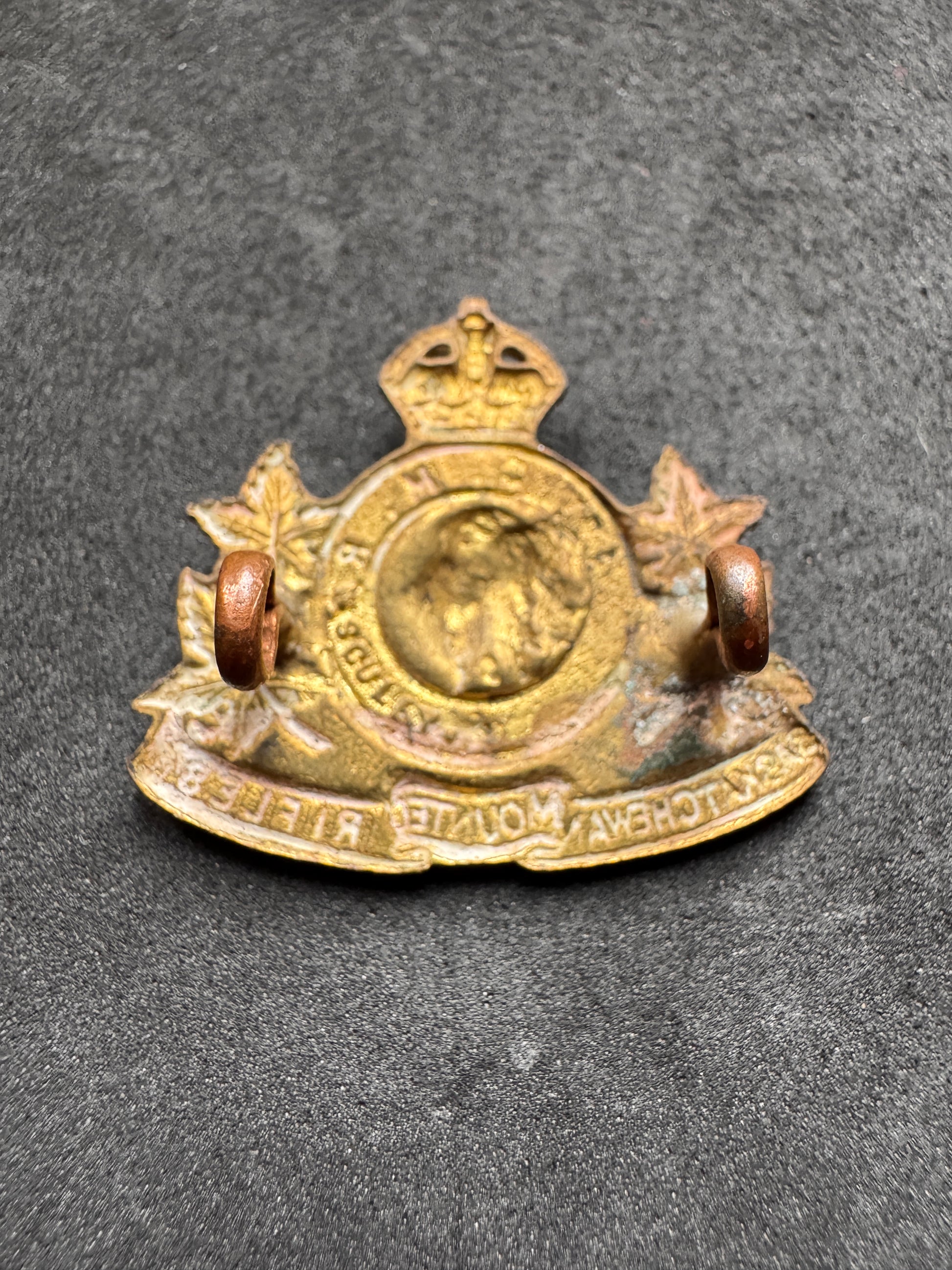 Photo 2 of WW1 1st Canadian (Saskatchewan) Mounted Rifles (1CMR) Collar Badge - collectible militaria item