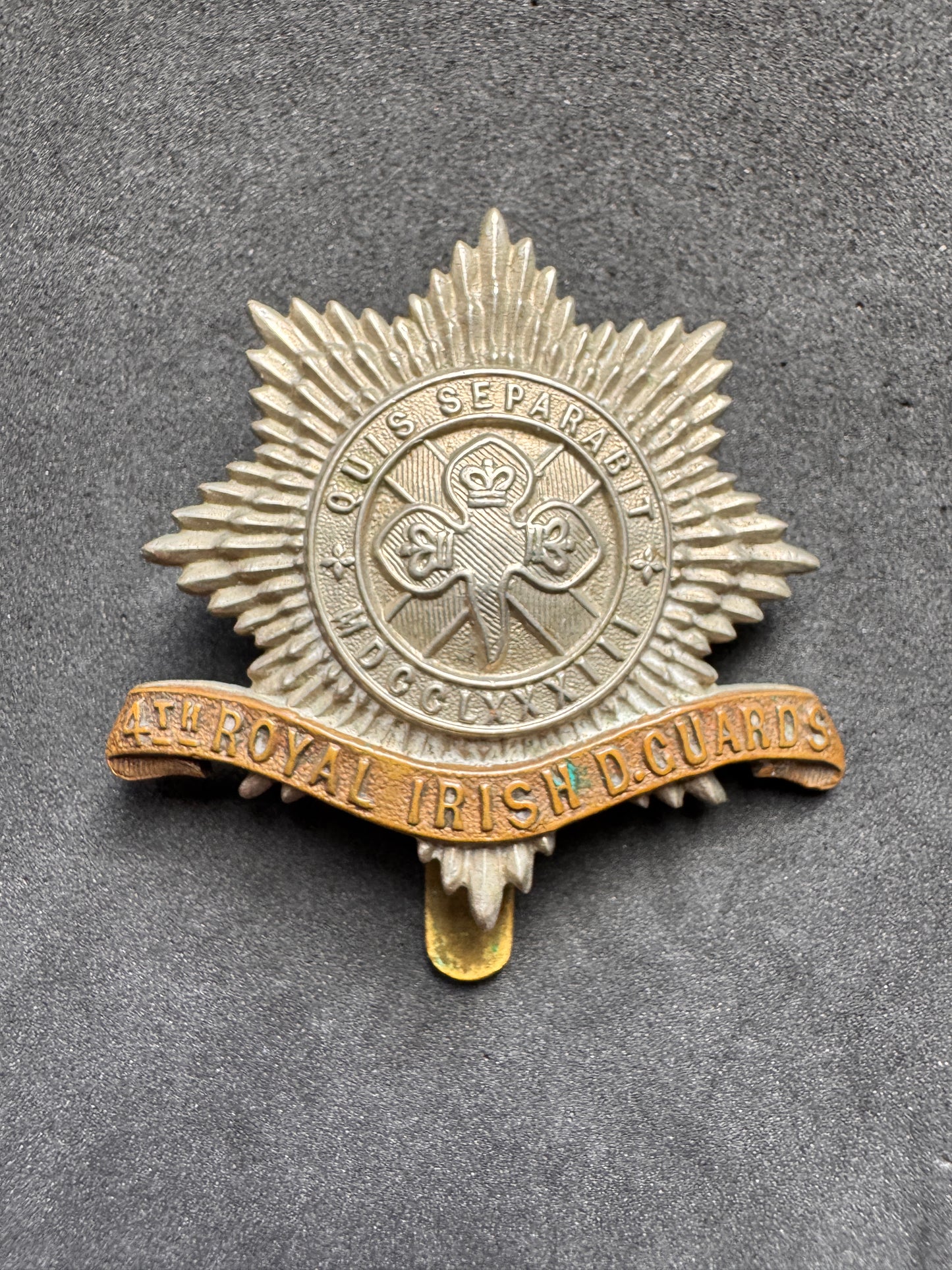 Photo 1 of WW1 British Army 4th Royal Irish Dragoon Guards Cap Badge - collectible militaria item