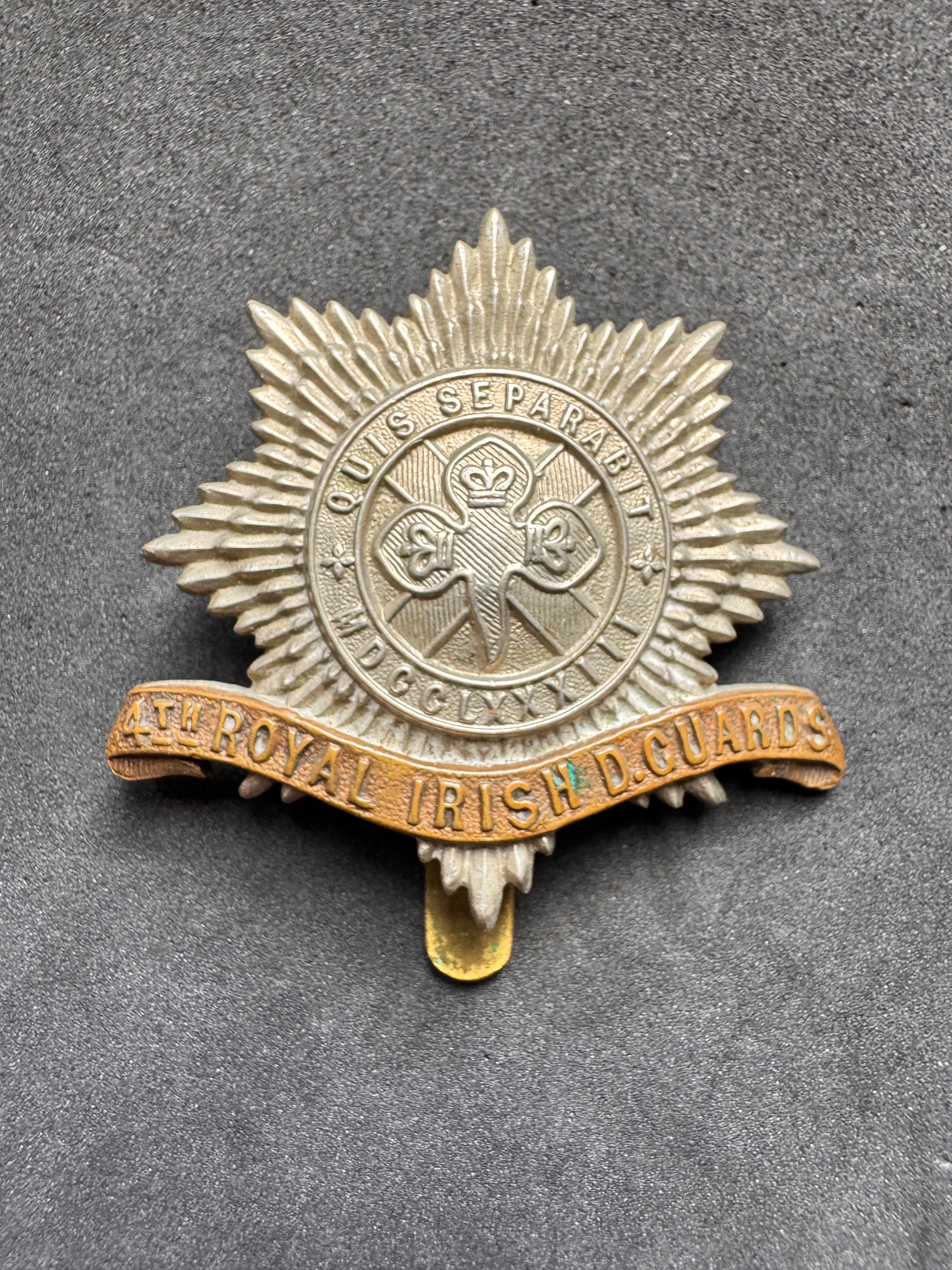 Photo 1 of WW1 British Army 4th Royal Irish Dragoon Guards Cap Badge - collectible militaria item