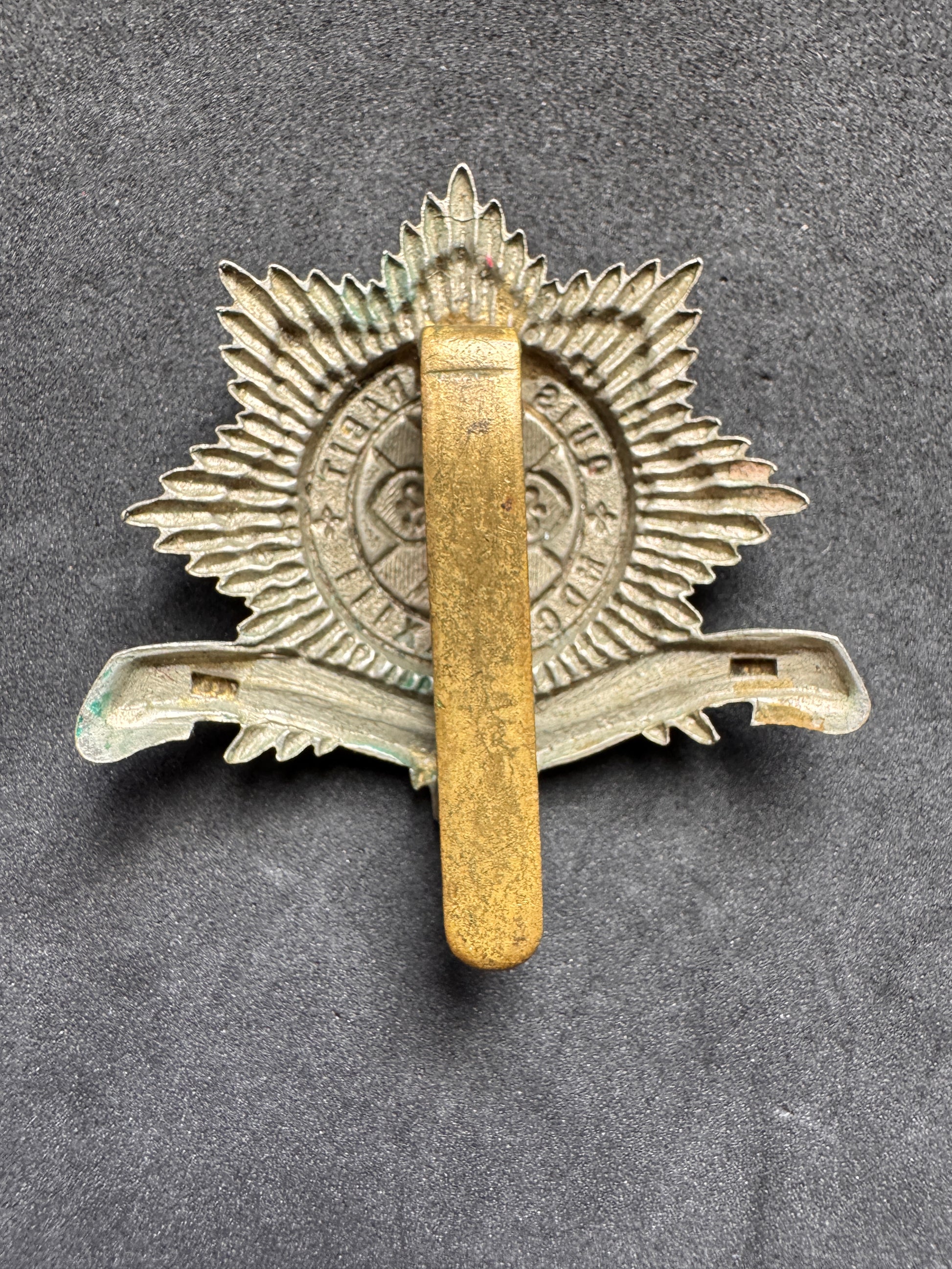Photo 2 of WW1 British Army 4th Royal Irish Dragoon Guards Cap Badge - collectible militaria item