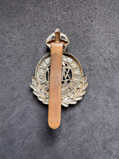 Photo 2 of WW1 British Army 18th Hussars (Queen Mary's Own) Cap Badge - collectible militaria item