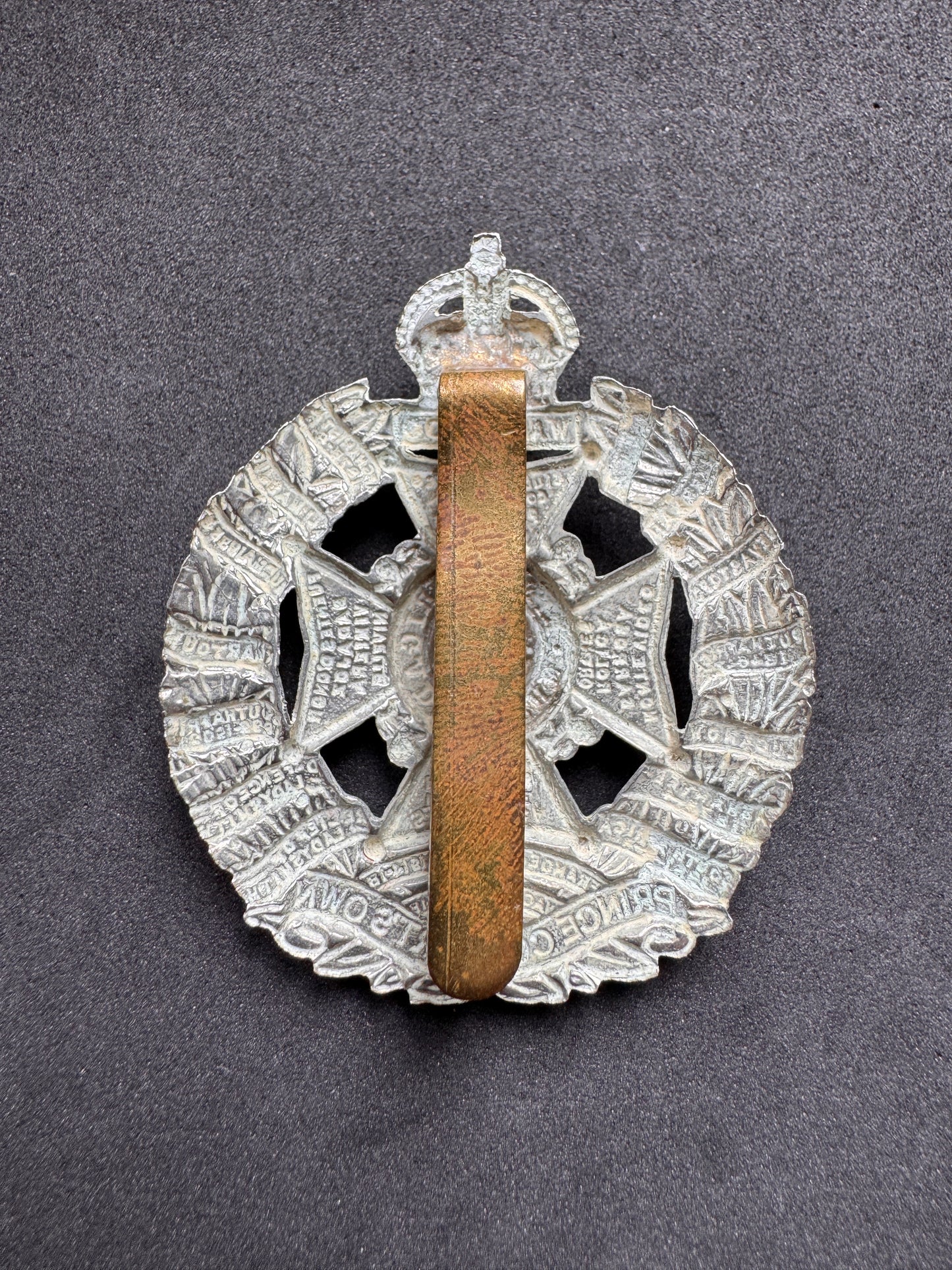 Photo 2 of WW2 British Army Rifle Brigade Cap Badge - collectible militaria item