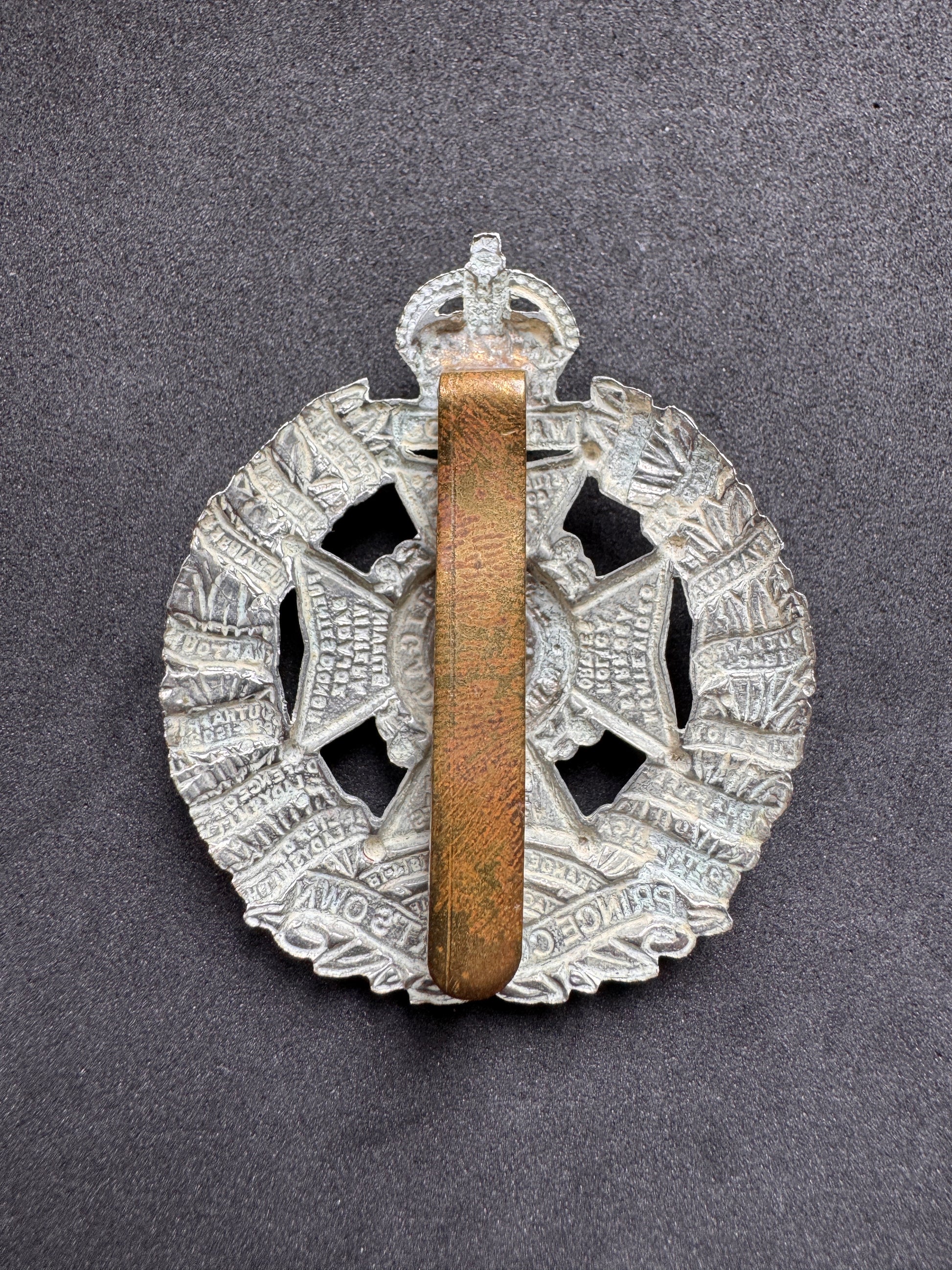 Photo 2 of WW2 British Army Rifle Brigade Cap Badge - collectible militaria item