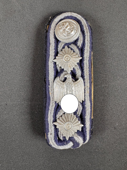 Photo 1 of WW2 German Kriegsmarine Marinebeamte Officer's Shoulder Board - collectible militaria item