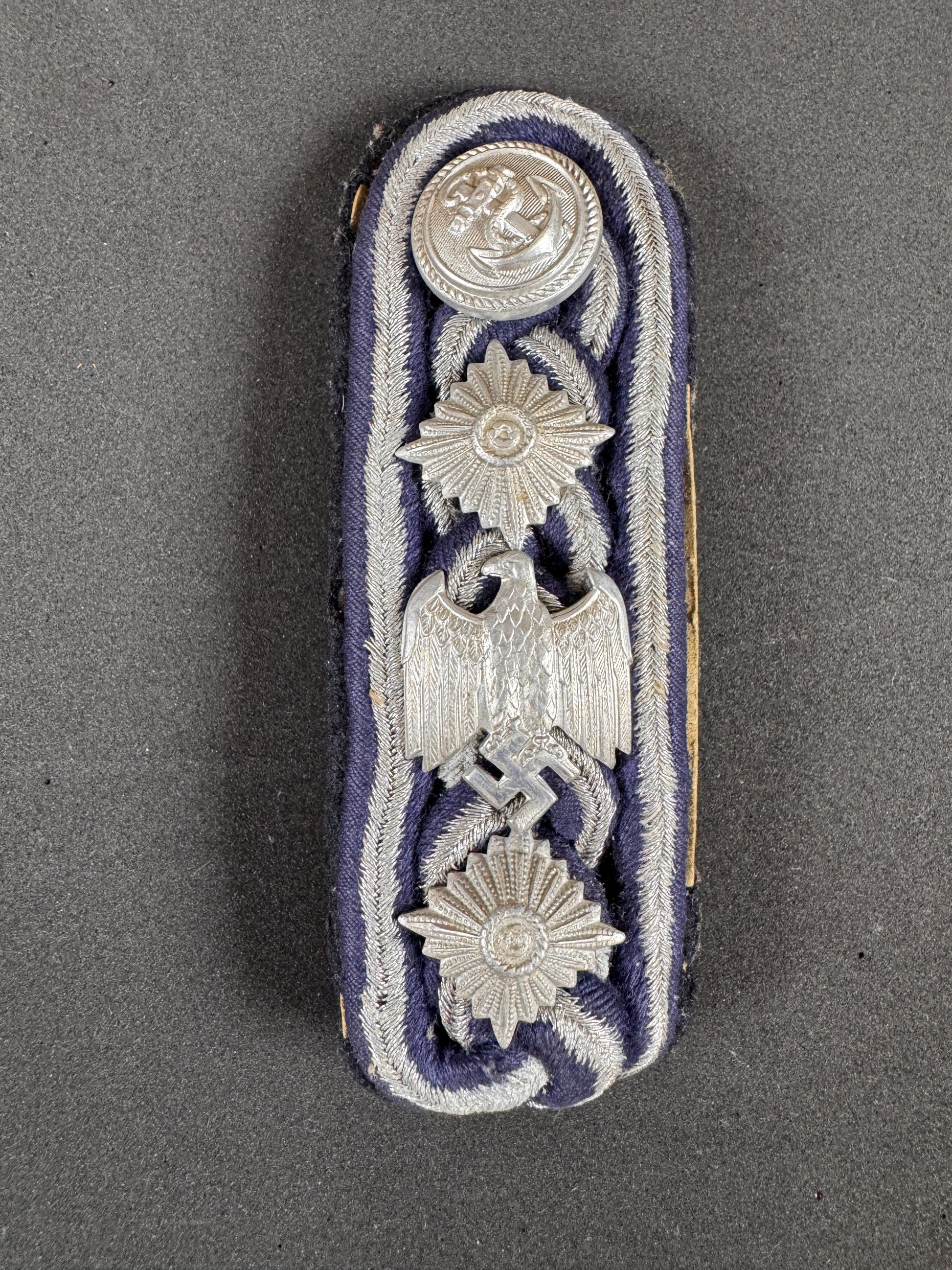 Photo 2 of WW2 German Kriegsmarine Marinebeamte Officer's Shoulder Board - collectible militaria item