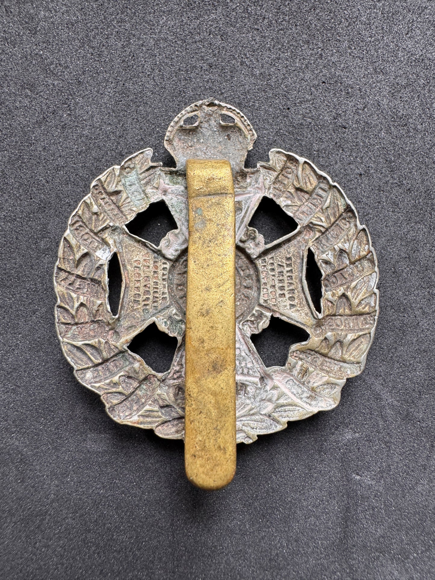 Photo 2 of WW1 British Army Rifle Brigade Cap Badge - collectible militaria item