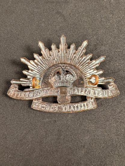Photo 2 of WW1 Australian Commonwealth Military Forces Cap Badge STOKES MELBOURNE - collectible militaria item