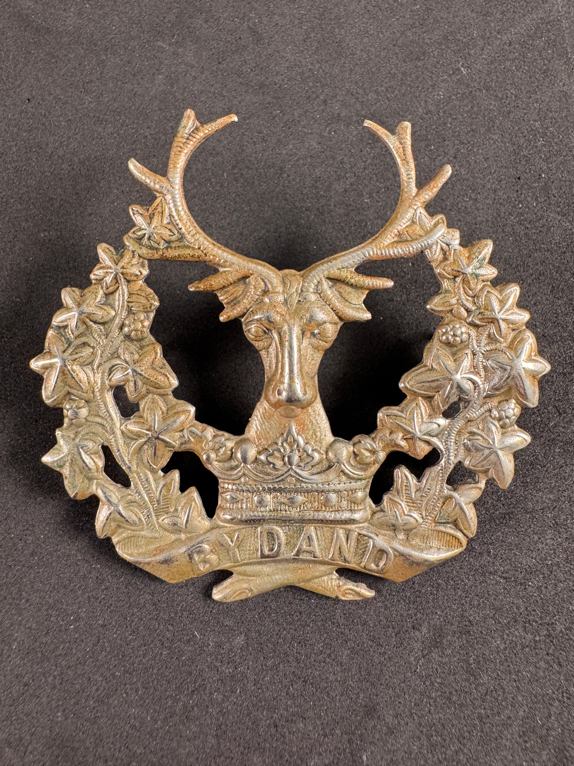 Photo 1 of WW2 British Army Gordon Highlanders Glengarry Cap Badge - collectible militaria item