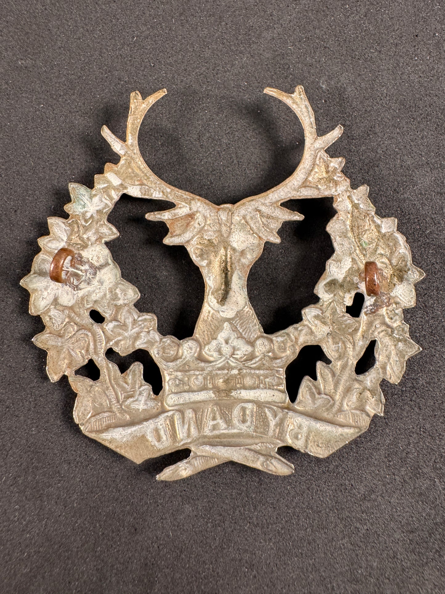 Photo 2 of WW2 British Army Gordon Highlanders Glengarry Cap Badge - collectible militaria item
