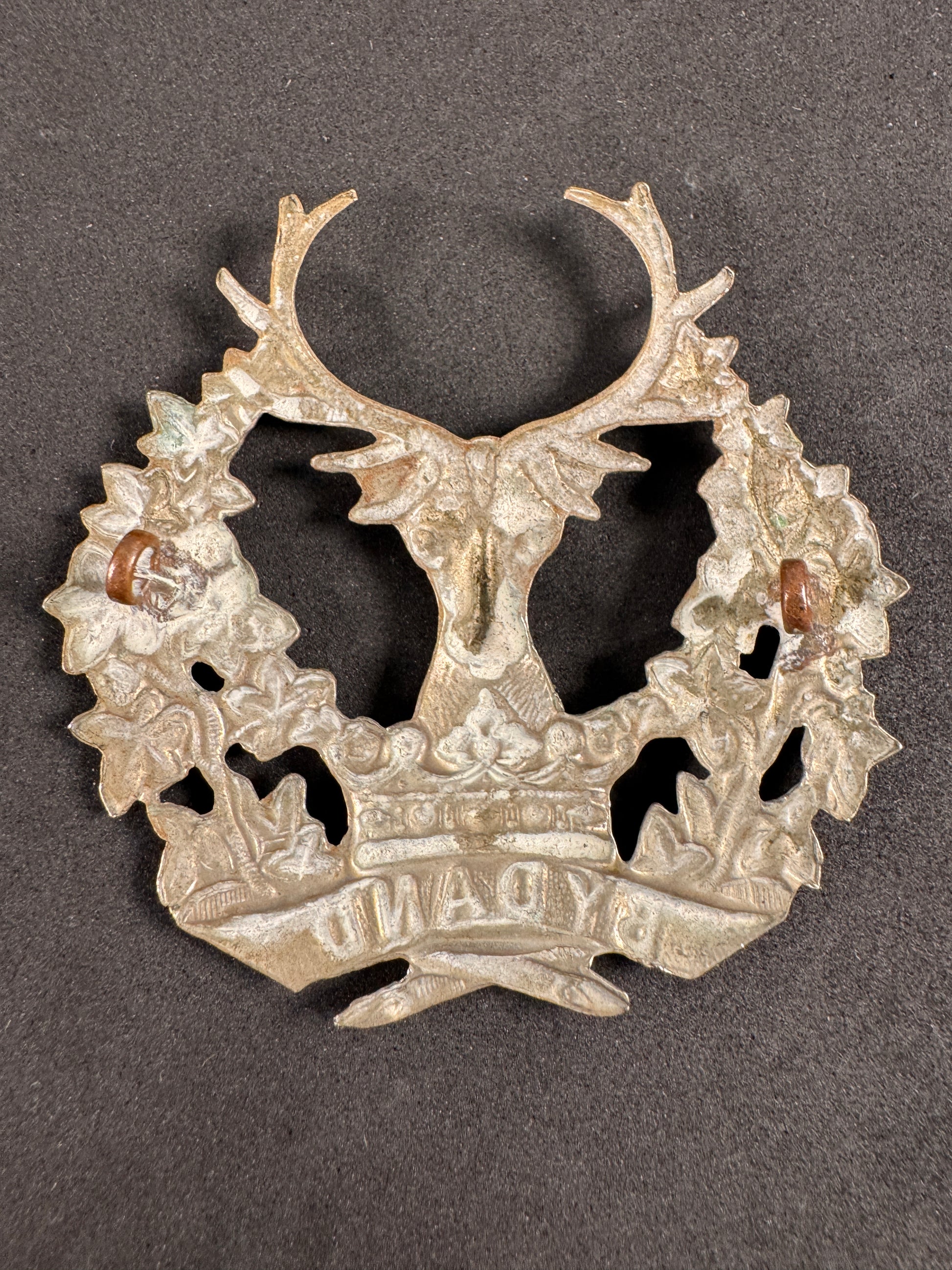 Photo 2 of WW2 British Army Gordon Highlanders Glengarry Cap Badge - collectible militaria item