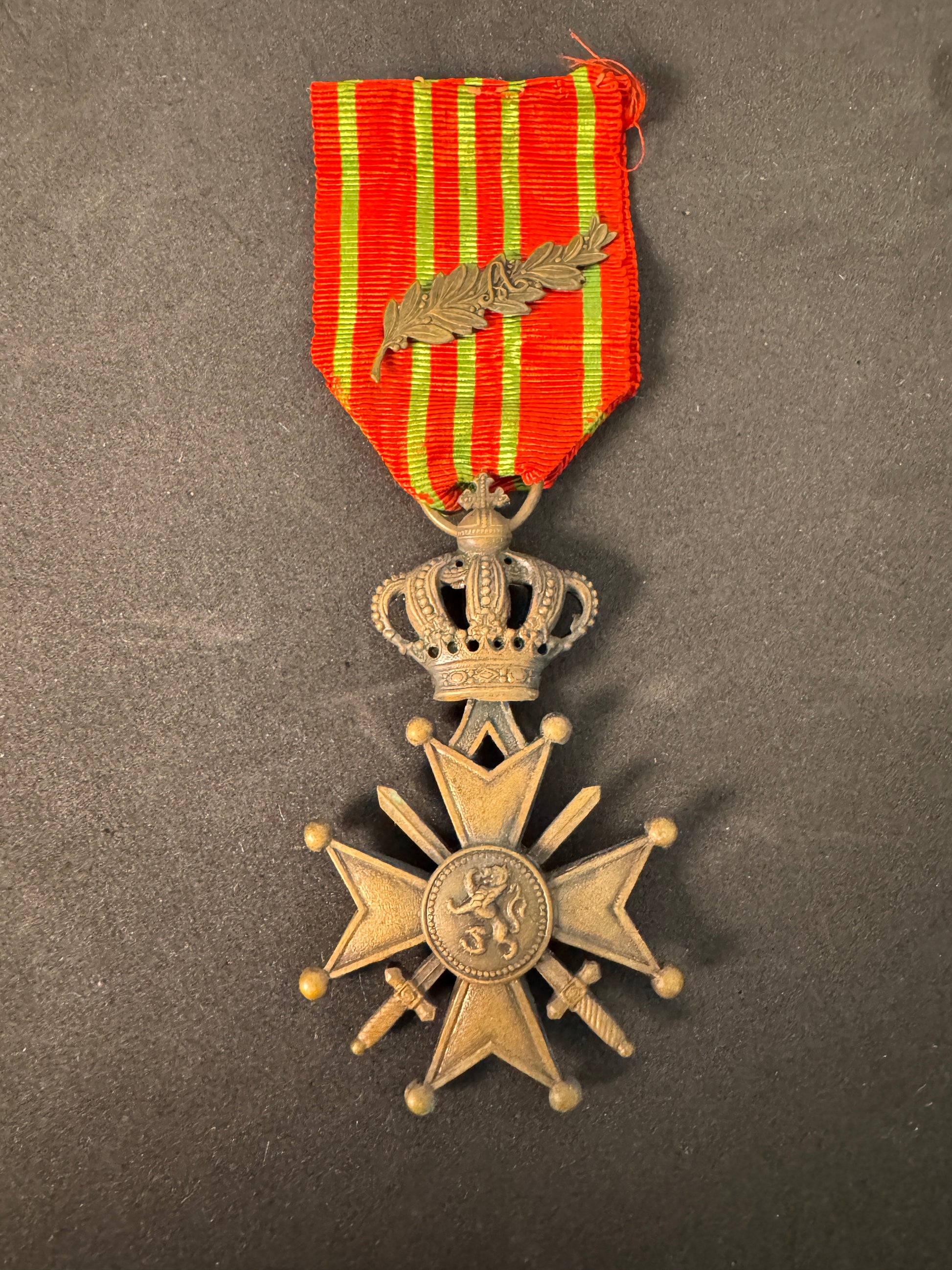 Photo 1 of Belgian Croix de Guerre 1914-1918 with Palm - WWI Valor Decoration Medal - collectible militaria item