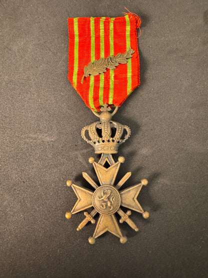 Photo 1 of Belgian Croix de Guerre 1914-1918 with Palm - WWI Valor Decoration Medal - collectible militaria item