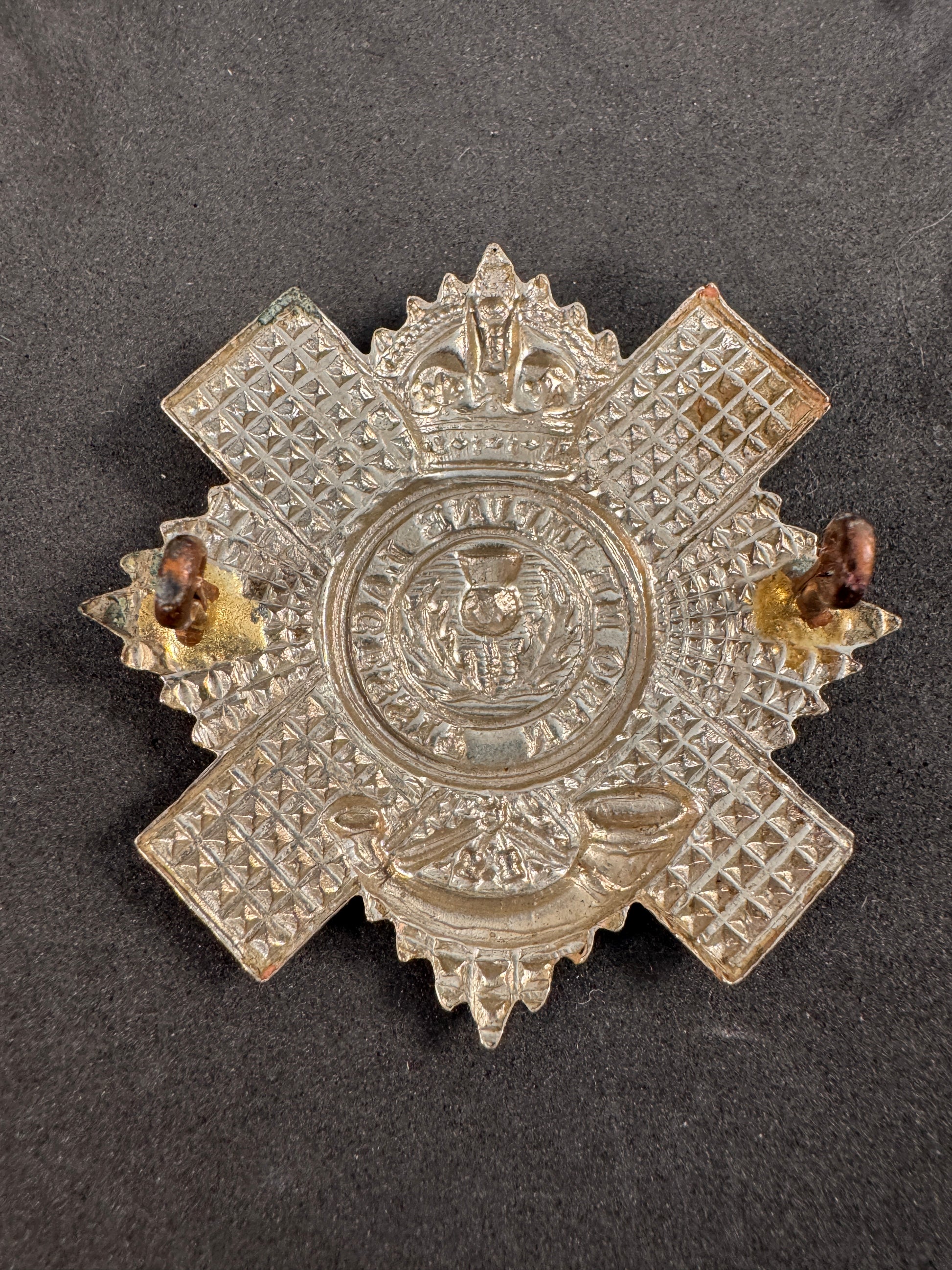 Photo 2 of WW1 British Army 4th & 5th Territorial Battalions Royal Scots Cap Badge - collectible militaria item