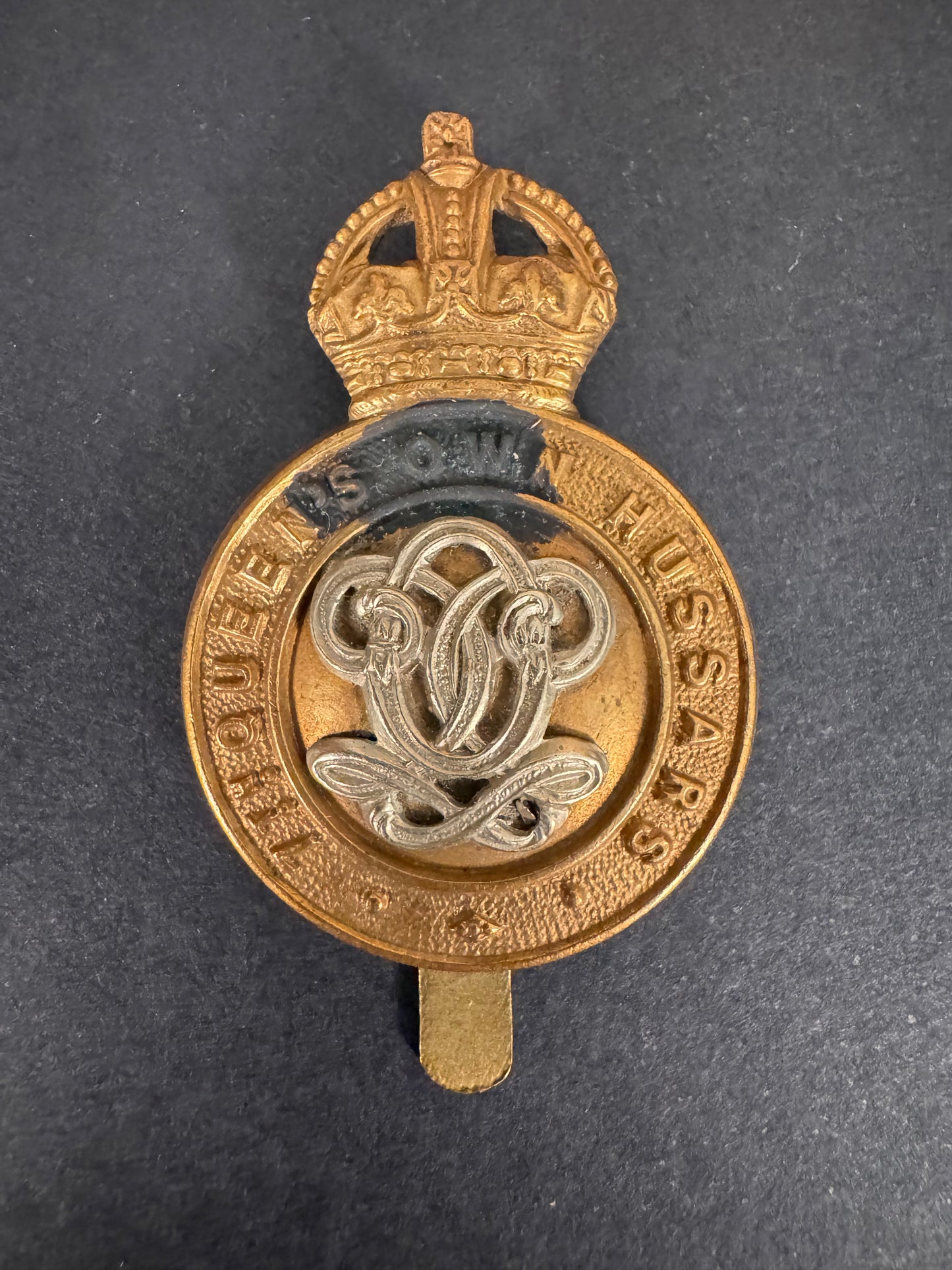 Photo 1 of WW1 British Army 7th Queen's Own Hussars Cap Badge - collectible militaria item