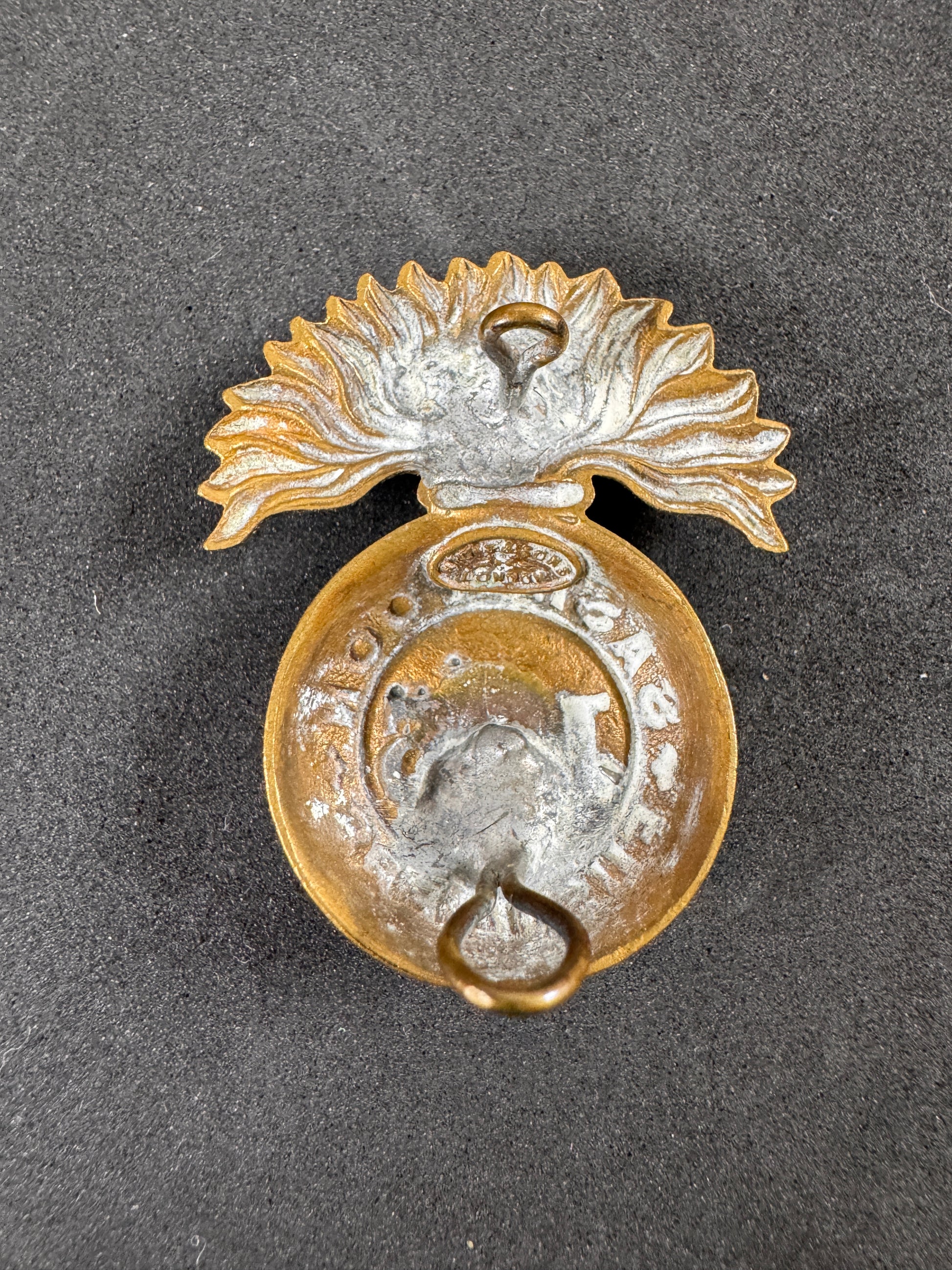 Photo 2 of WW1 Canadian Army 105th Saskatoon Fusiliers Cap Badge HICKS - collectible militaria item