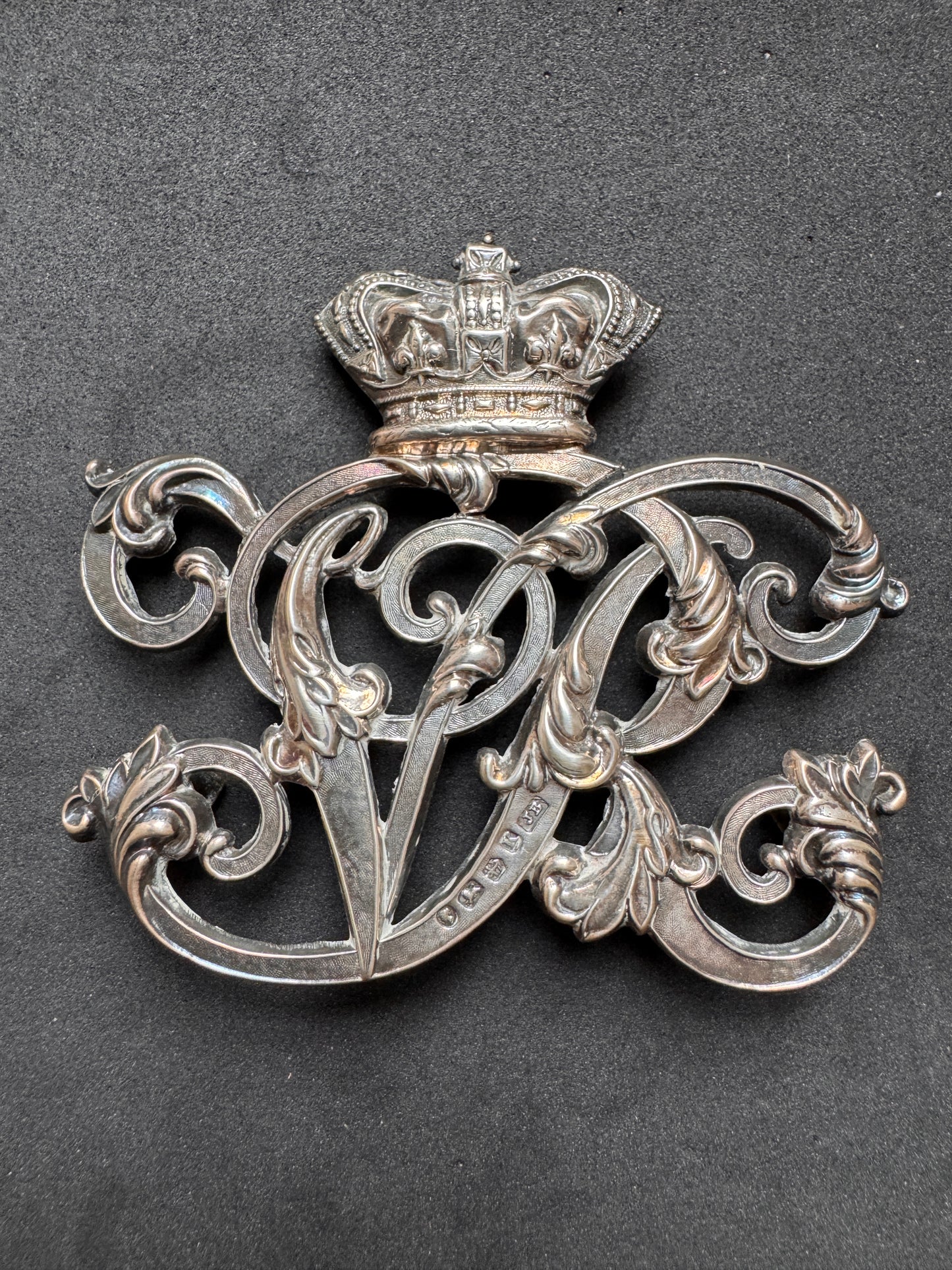 Photo 5 of Victorian British Army Cavalry Officer's Silver Sabretache & Pouch Belt VR Cypher Badges - collectible milita