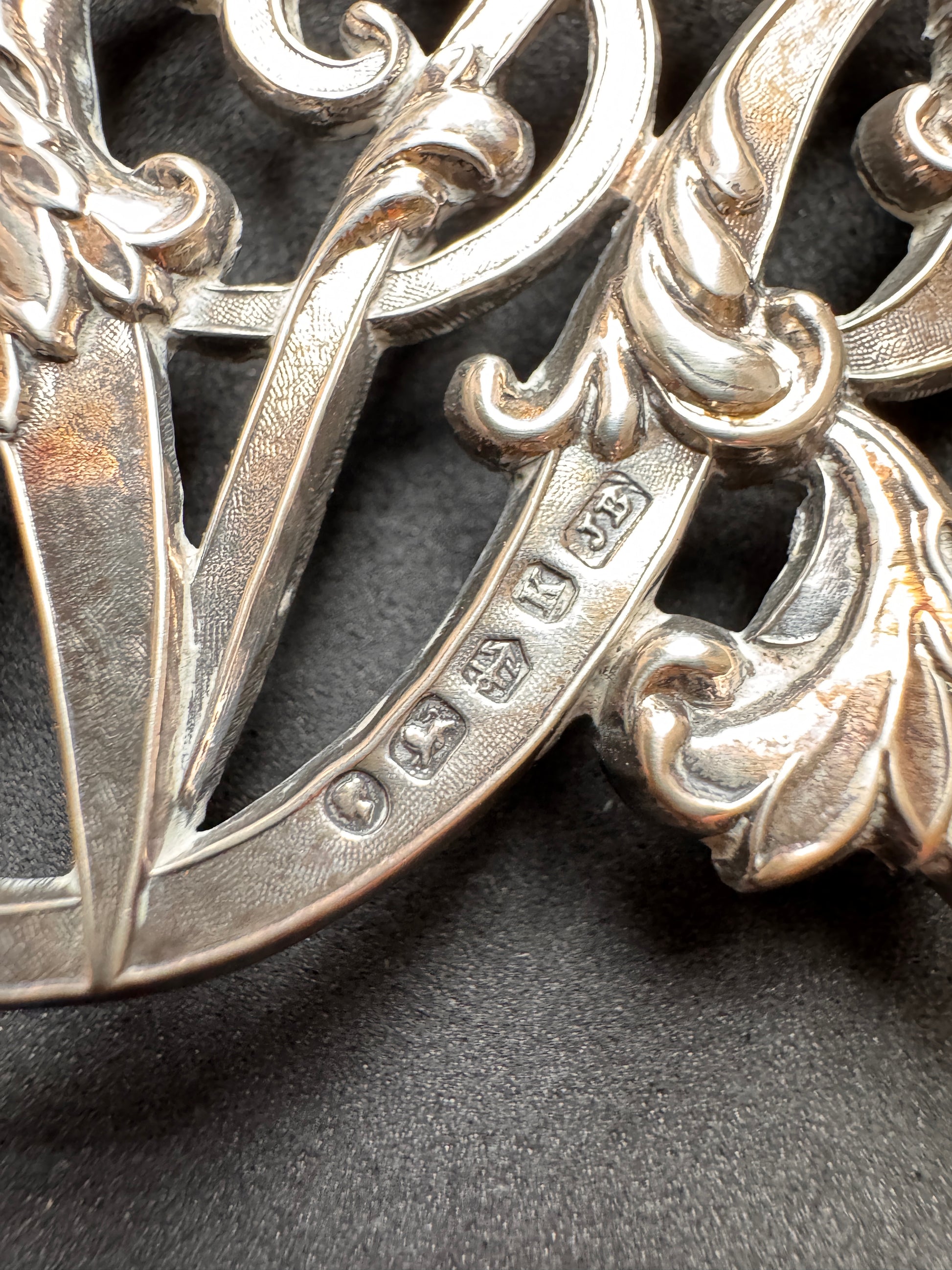 Photo 6 of Victorian British Army Cavalry Officer's Silver Sabretache & Pouch Belt VR Cypher Badges - collectible milita