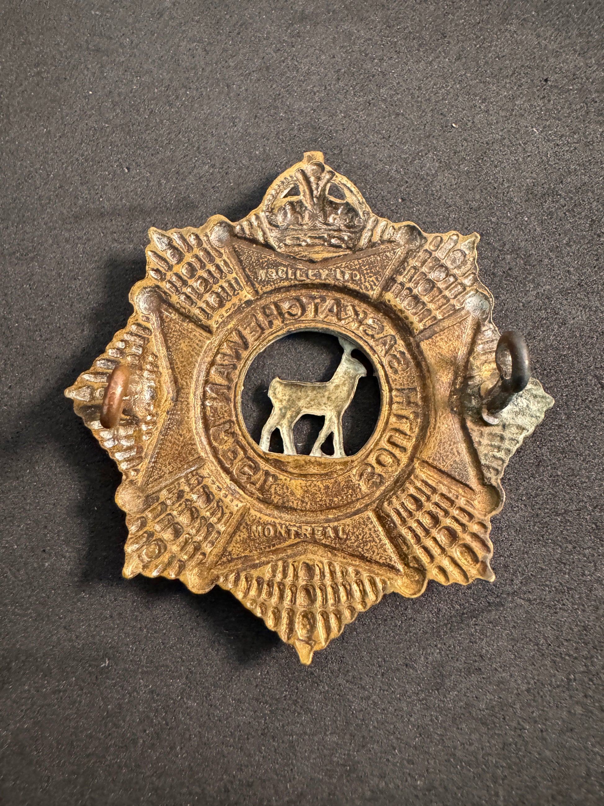 Photo 2 of WW2 Canadian Cap Badge South Saskatchewan Regiment - Scully Montreal - collectible militaria item