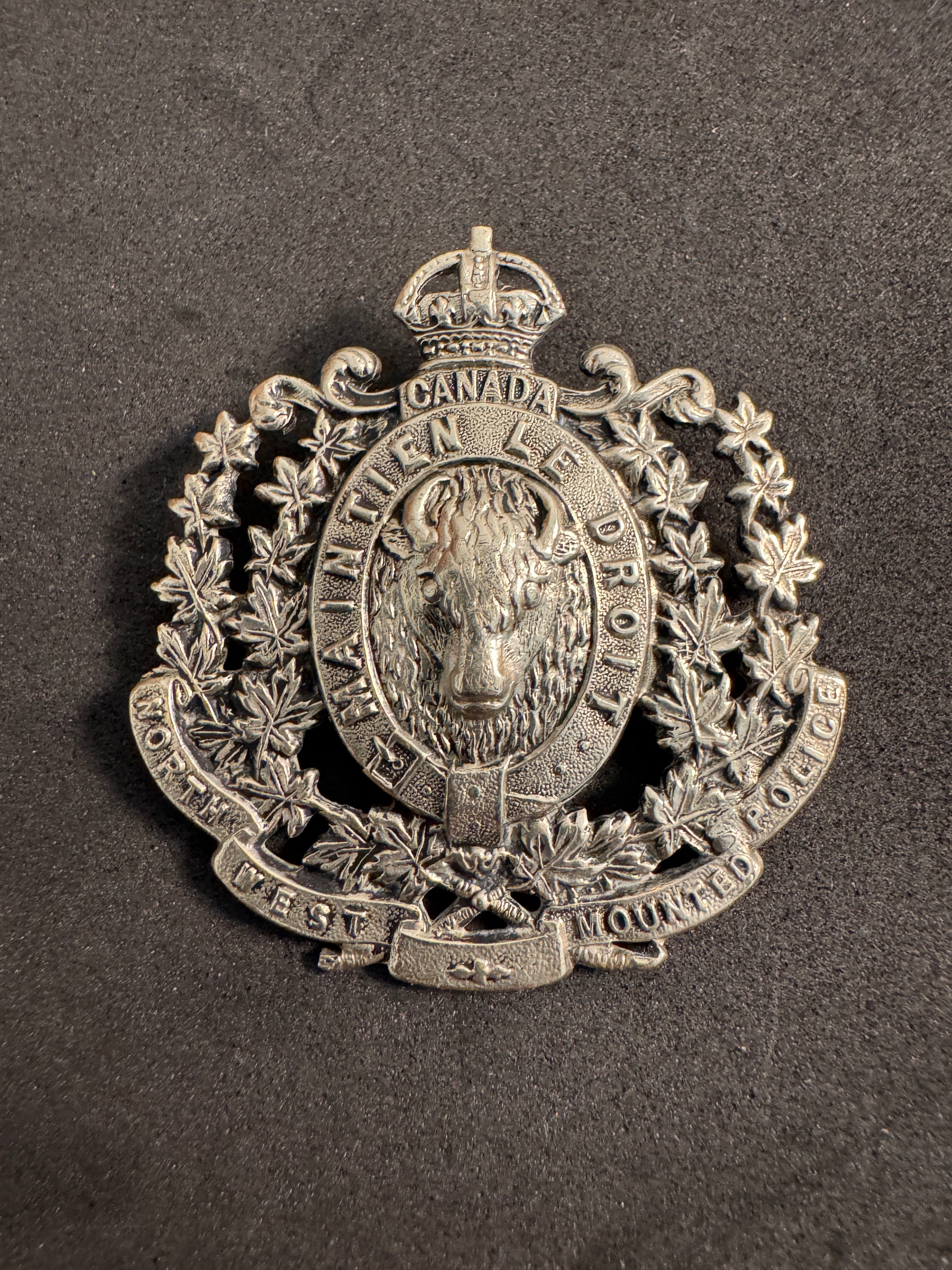 Photo 1 of Canadian North West Mounted Police Cap Badge - J.R. Gaunt London - collectible militaria item