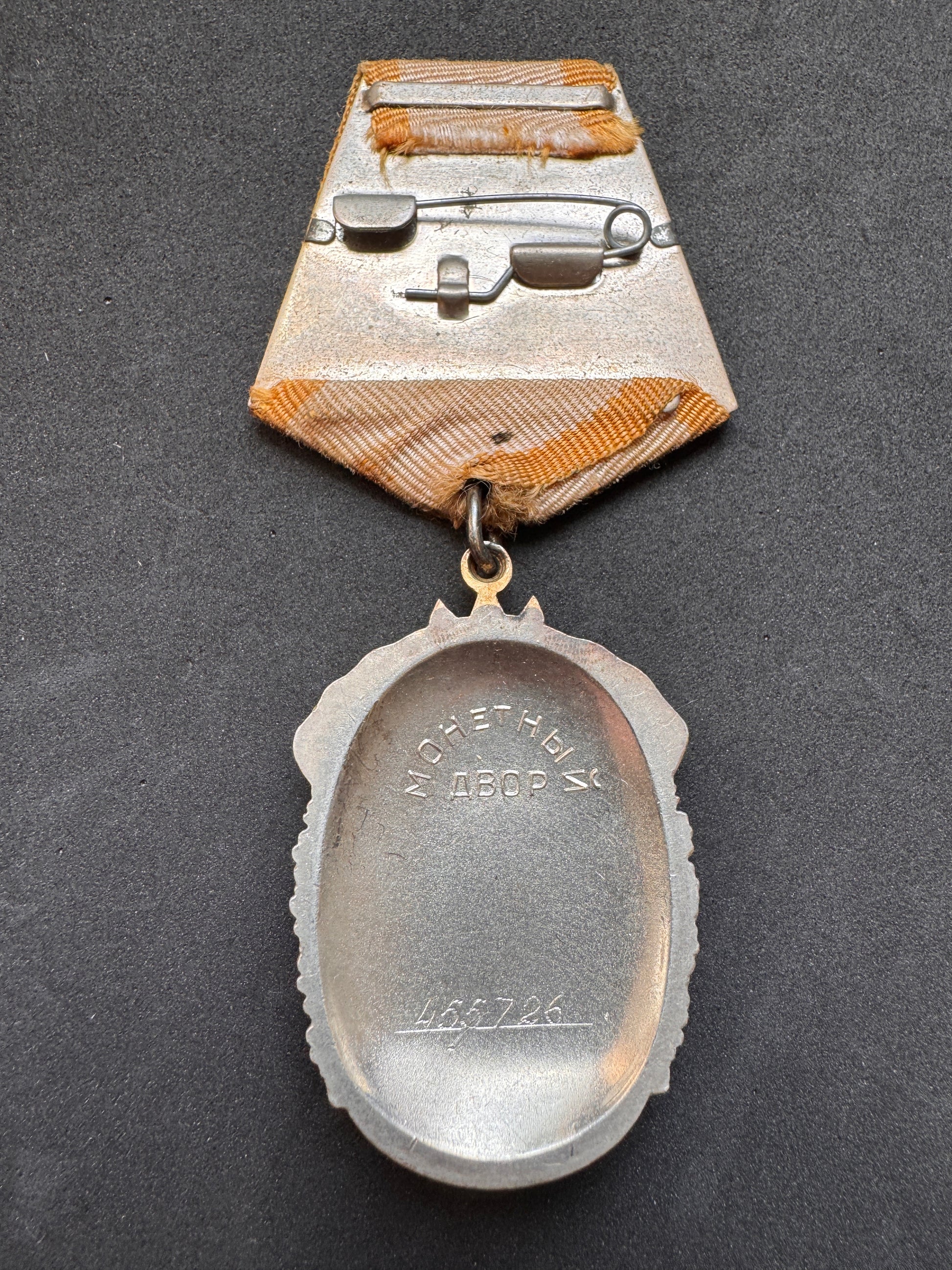 Photo 3 of Soviet Order of the Badge of Honor - After WW2 - collectible militaria item