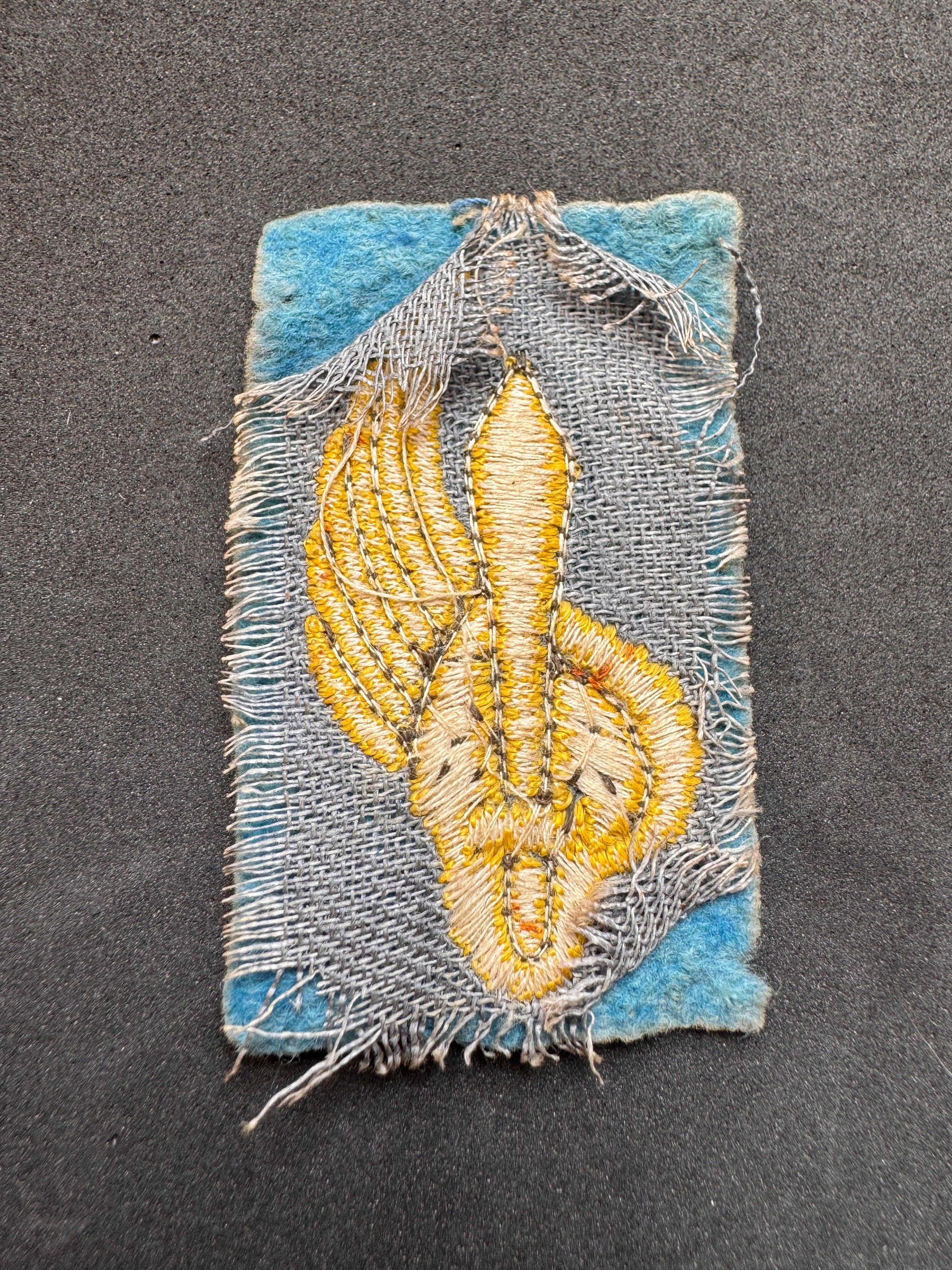 Photo 2 of WW2 Italian Paratrooper Cloth Uniform Collar Badge - collectible militaria item