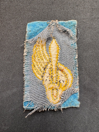 Photo 2 of WW2 Italian Paratrooper Cloth Uniform Collar Badge - collectible militaria item