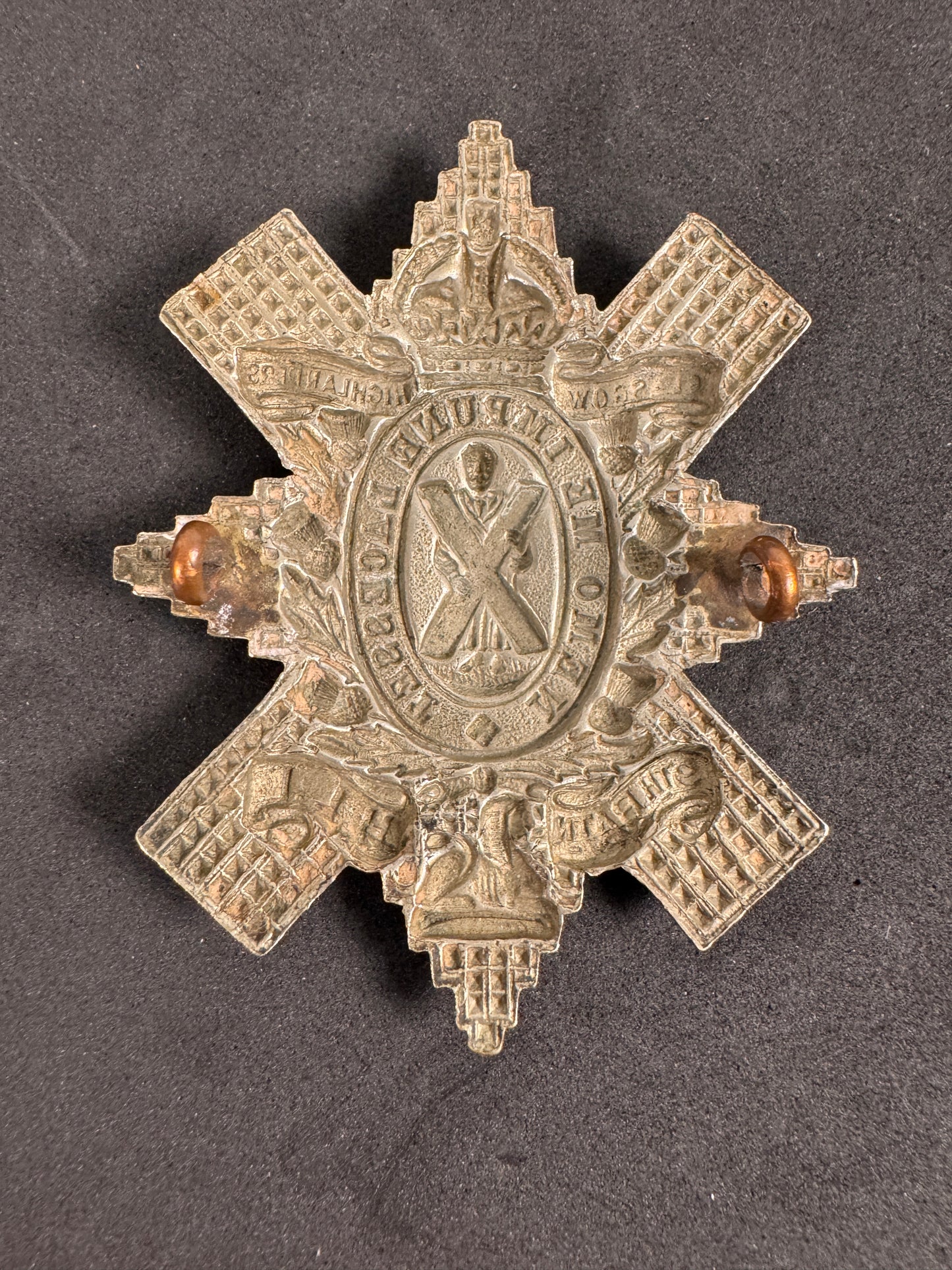 Photo 2 of WW1 British Army 9th Battalion Glasgow Highlanders Cap Badge - collectible militaria item