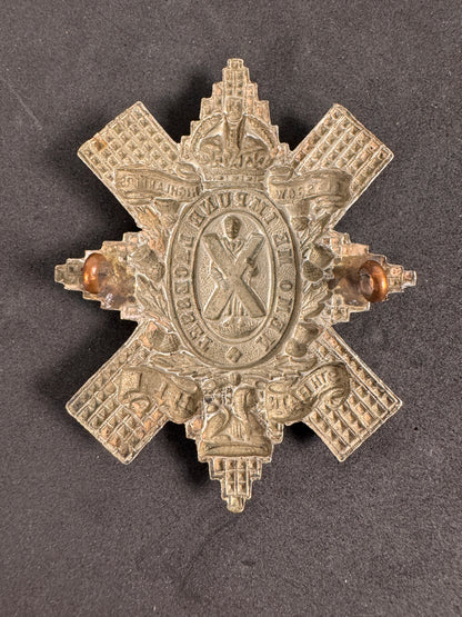Photo 2 of WW1 British Army 9th Battalion Glasgow Highlanders Cap Badge - collectible militaria item