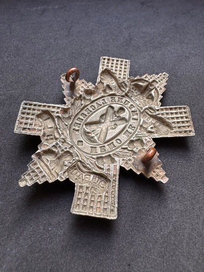 Photo 3 of WW1 British Army 9th Battalion Glasgow Highlanders Cap Badge - collectible militaria item