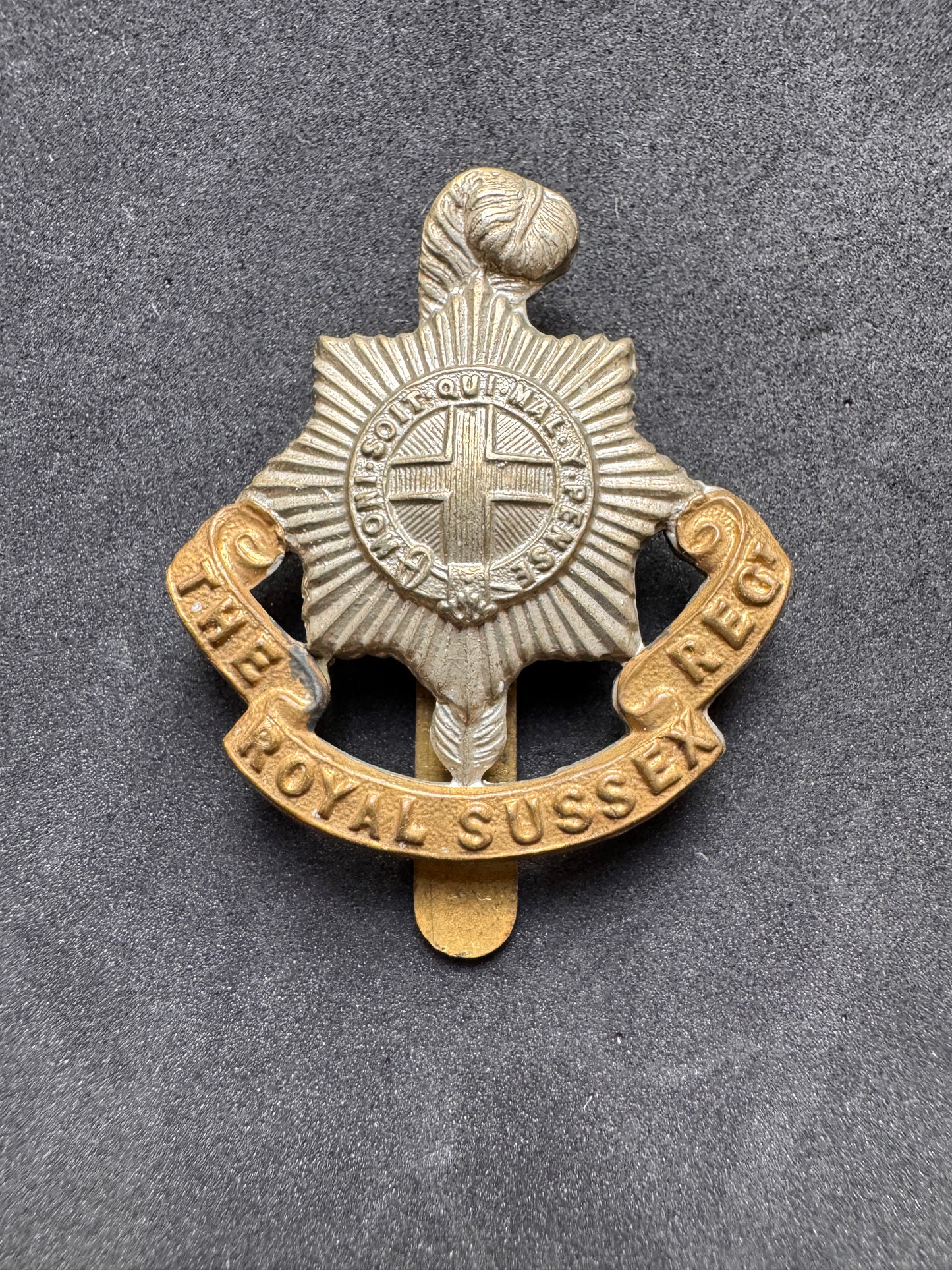 Photo 1 of WW2 British Army Royal Sussex Regiment Cap Badge - collectible militaria item