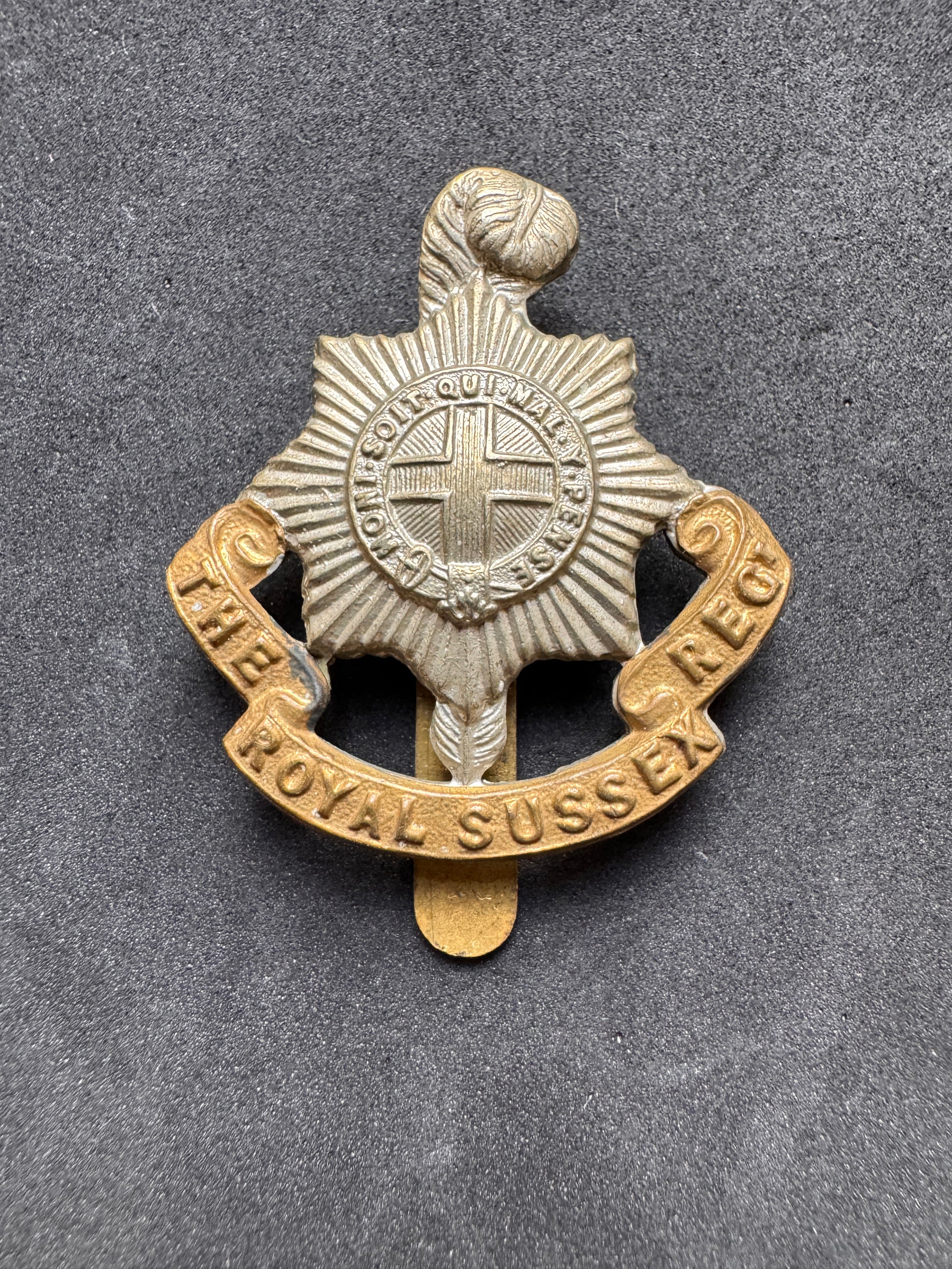 Photo 1 of WW2 British Army Royal Sussex Regiment Cap Badge - collectible militaria item