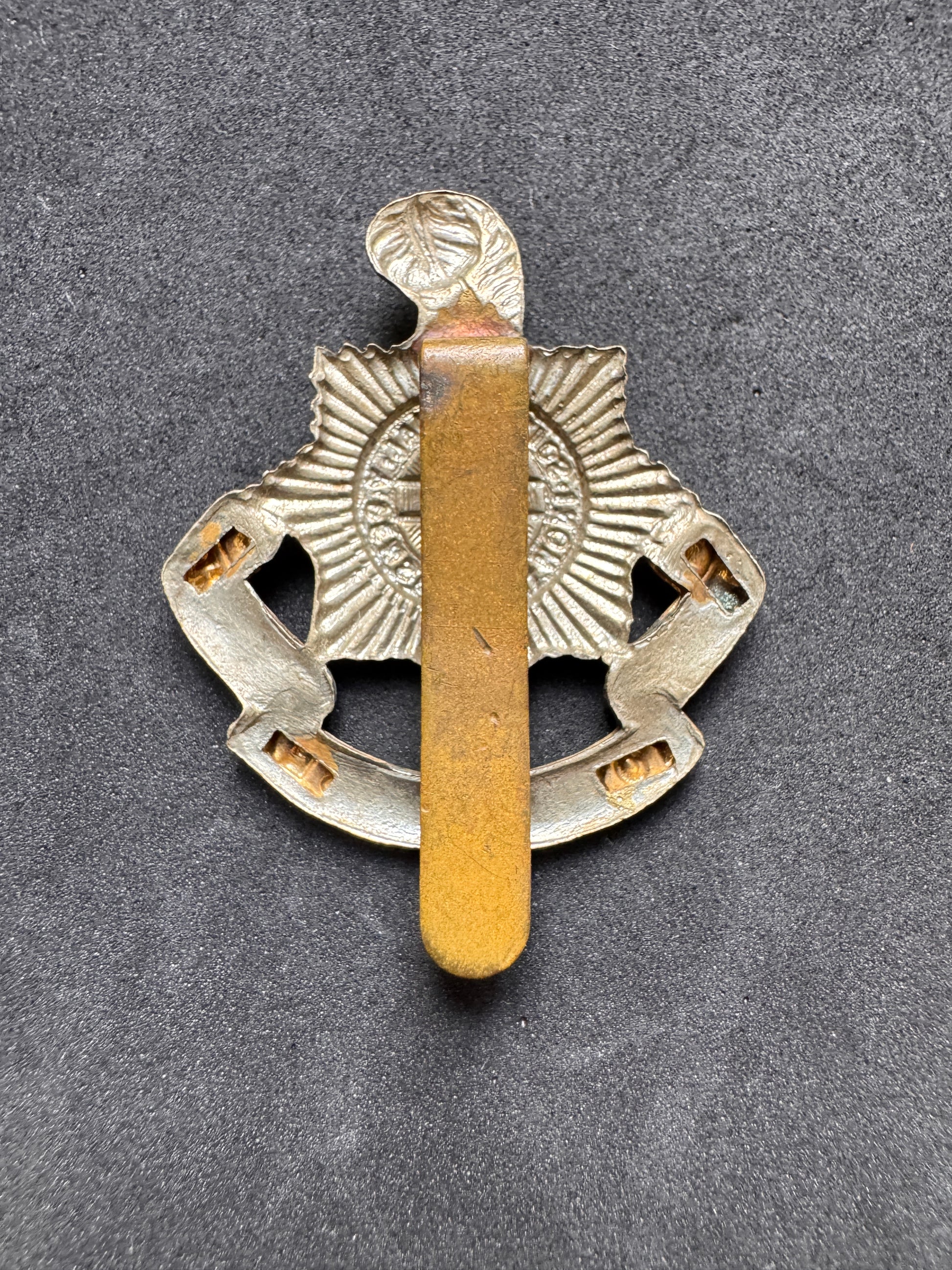 Photo 2 of WW2 British Army Royal Sussex Regiment Cap Badge - collectible militaria item