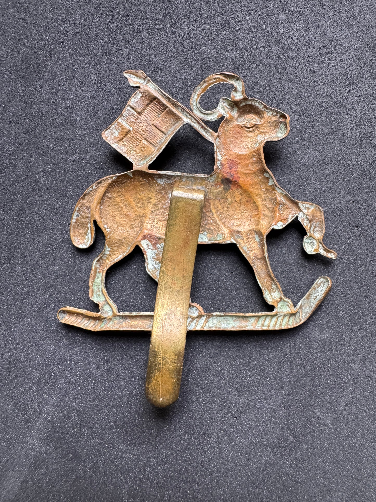 Photo 2 of WW2 British Army Queen's Royal Regiment (West Surrey) Cap Badge - collectible militaria item