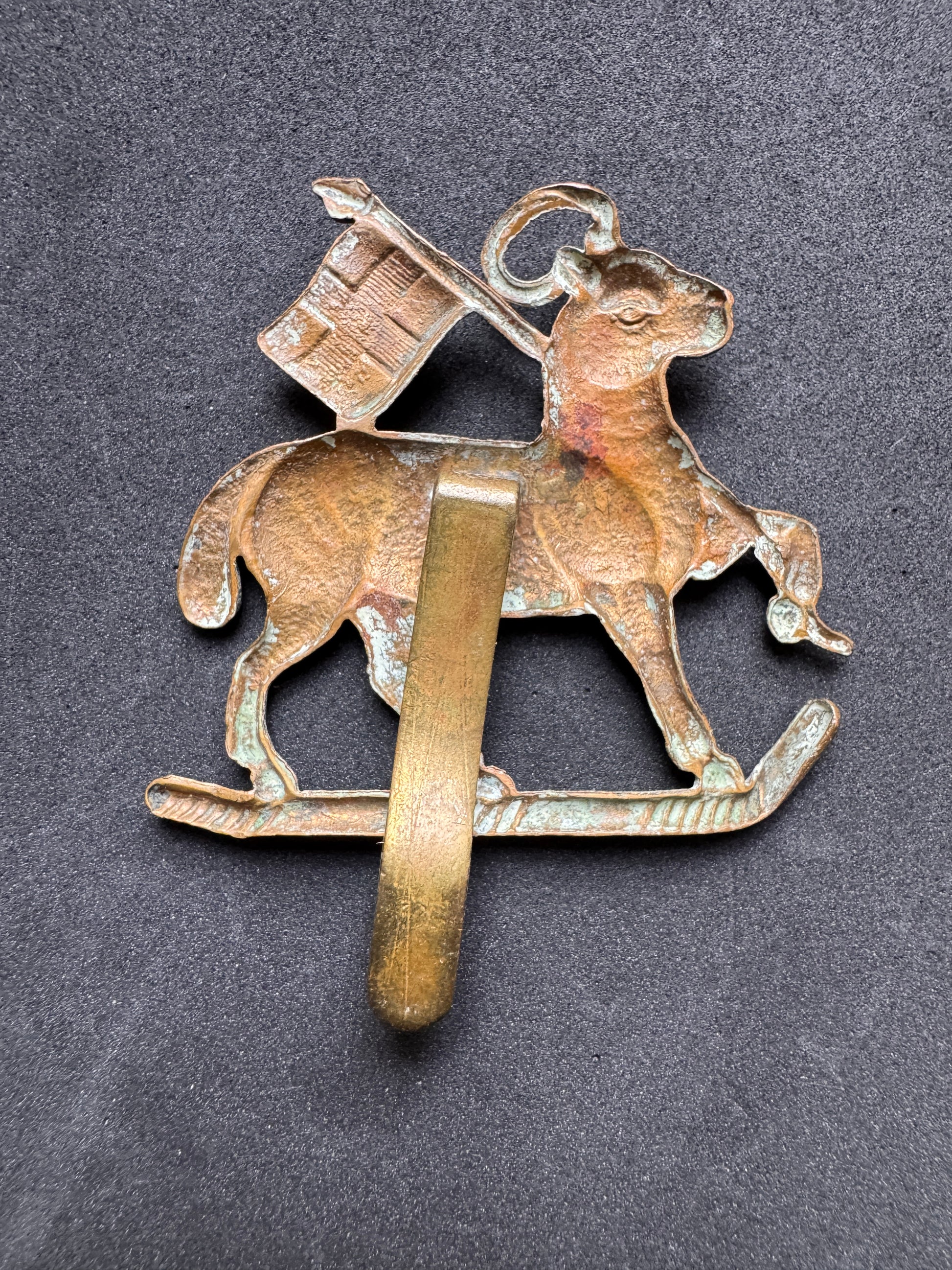 Photo 2 of WW2 British Army Queen's Royal Regiment (West Surrey) Cap Badge - collectible militaria item