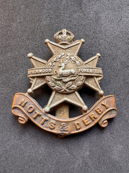 Photo 1 of WW1 British Army Sherwood Foresters (Notts & Derby Regiment) Cap Badge - collectible militaria item