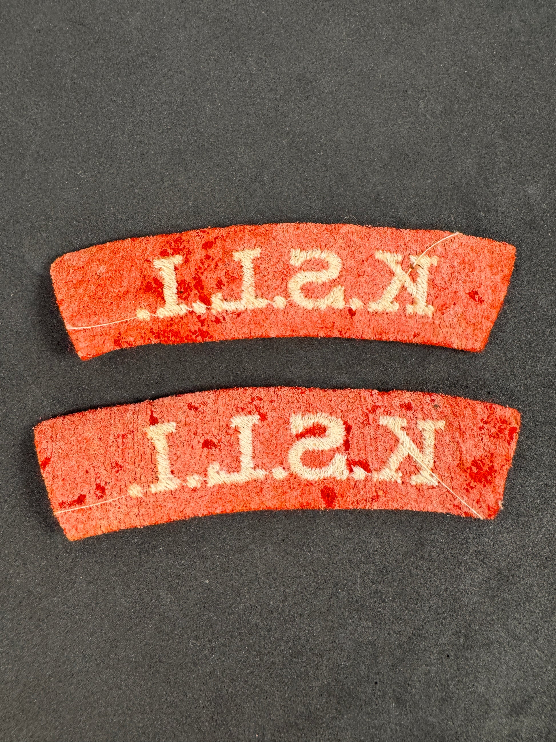Photo 2 of WW2 King's Shropshire Light Infantry (KSLI) Paste Back Shoulder Titles - British Army - collectible militaria