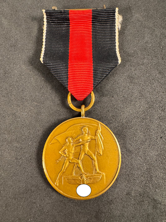 Photo 1 of Original WW2 German Sudetenland Medal - collectible militaria item