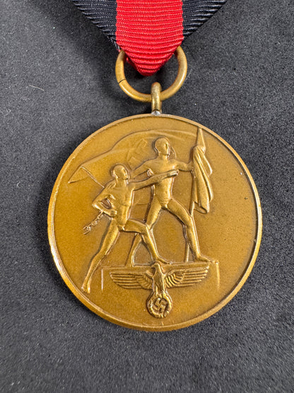 Photo 3 of Original WW2 German Sudetenland Medal - collectible militaria item