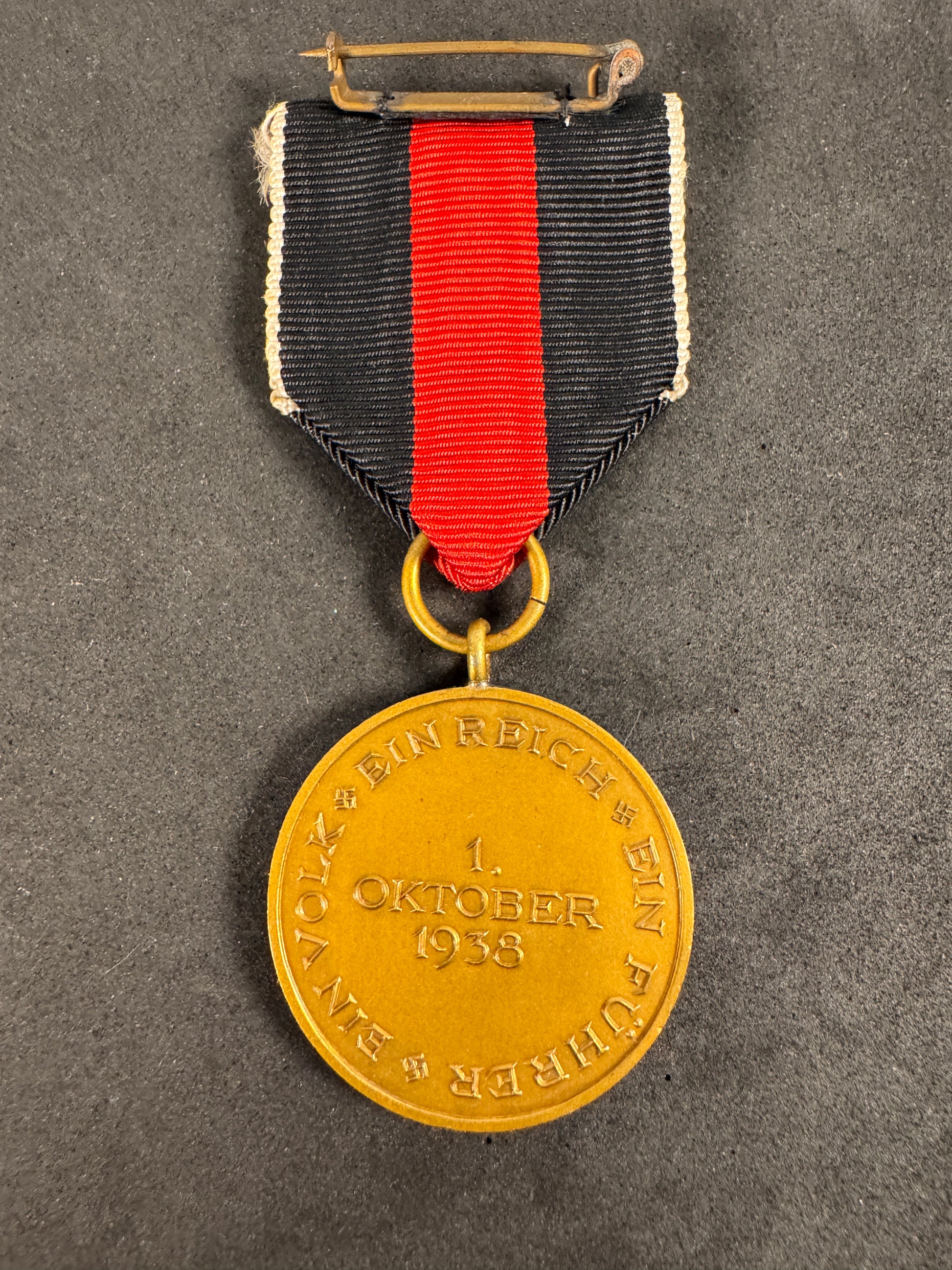 Photo 4 of Original WW2 German Sudetenland Medal - collectible militaria item
