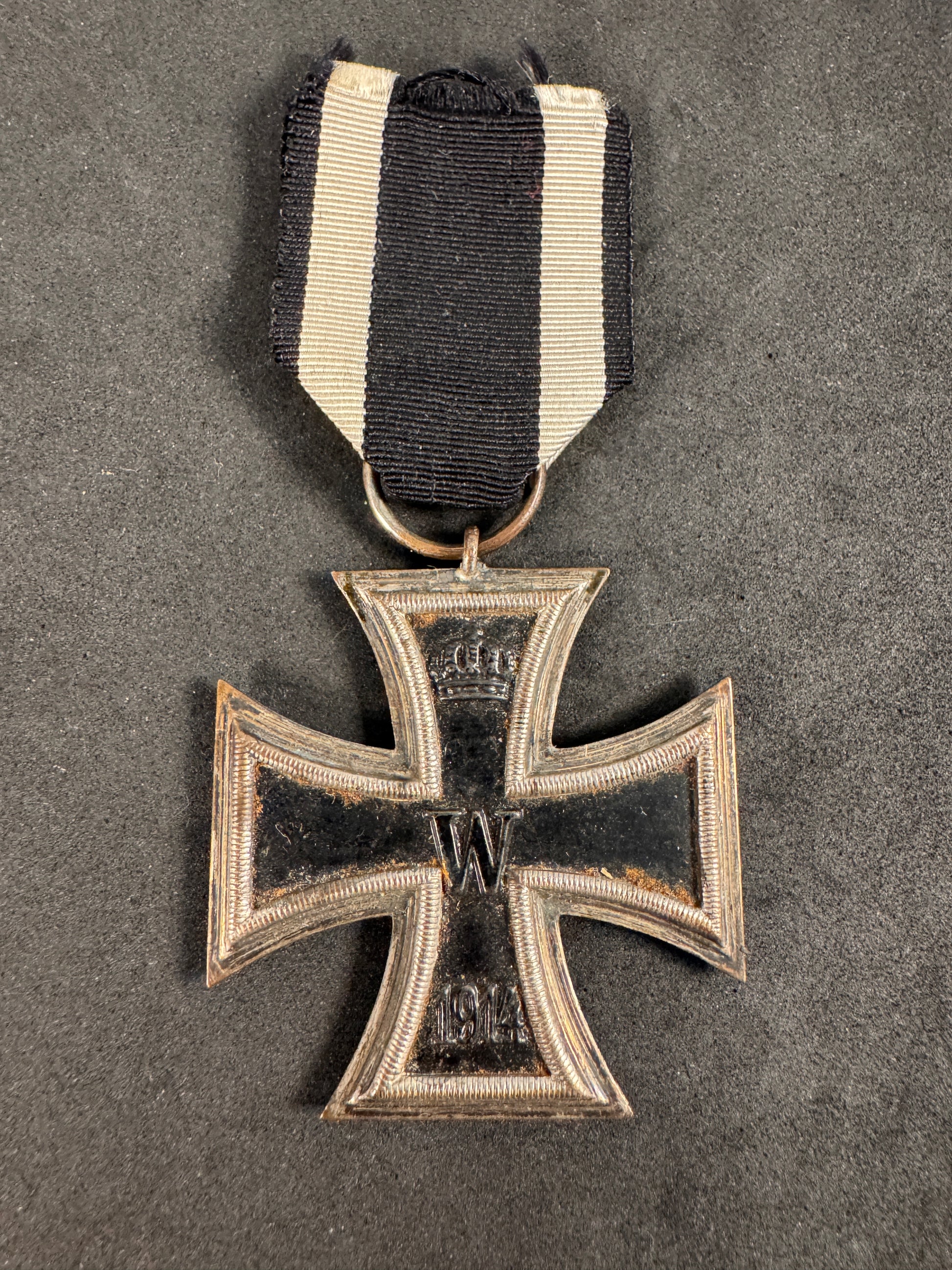 Photo 1 of WW1 German Iron Cross 2nd Class Medal - Maker Marked W (Wagner) - collectible militaria item