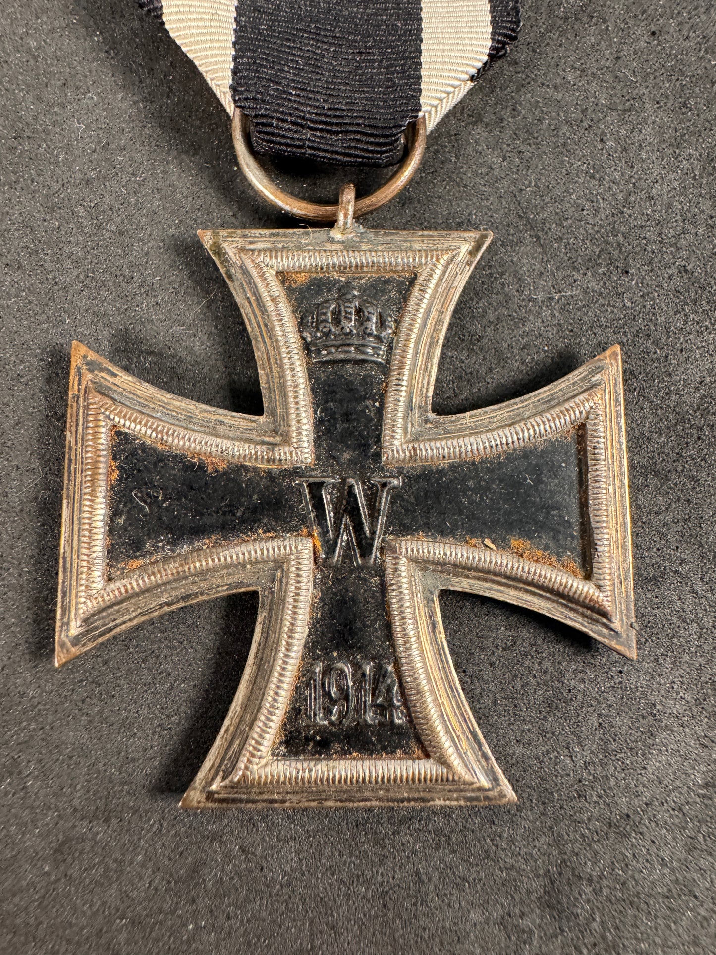 Photo 2 of WW1 German Iron Cross 2nd Class Medal - Maker Marked W (Wagner) - collectible militaria item