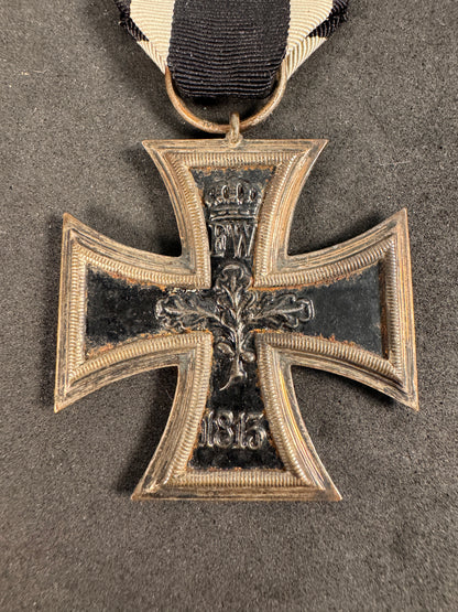 Photo 3 of WW1 German Iron Cross 2nd Class Medal - Maker Marked W (Wagner) - collectible militaria item
