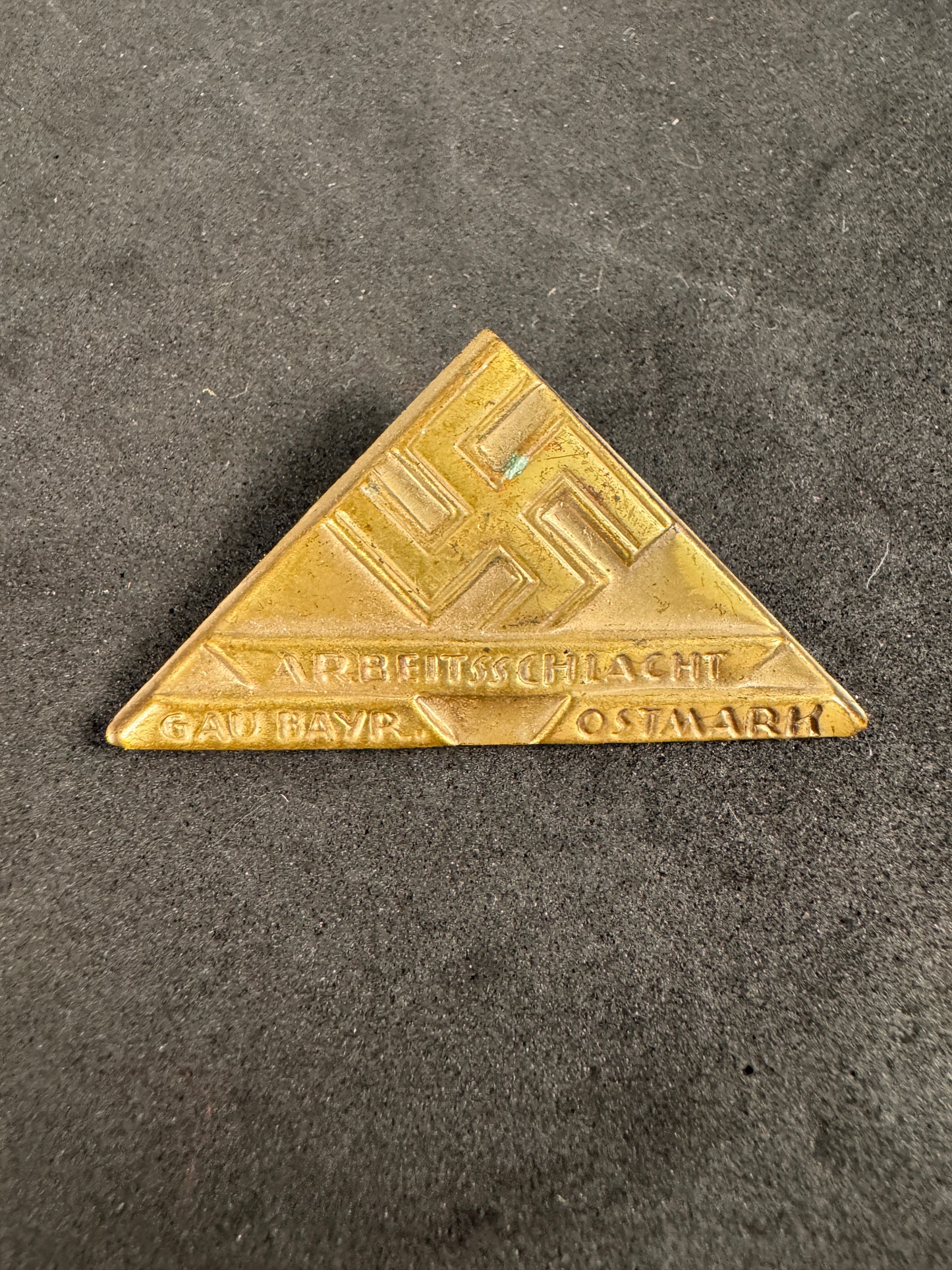 Photo 2 of Third Reich Arbeitsschlacht Tinnie Badge - Gau Bayr. Ostmark - collectible militaria item